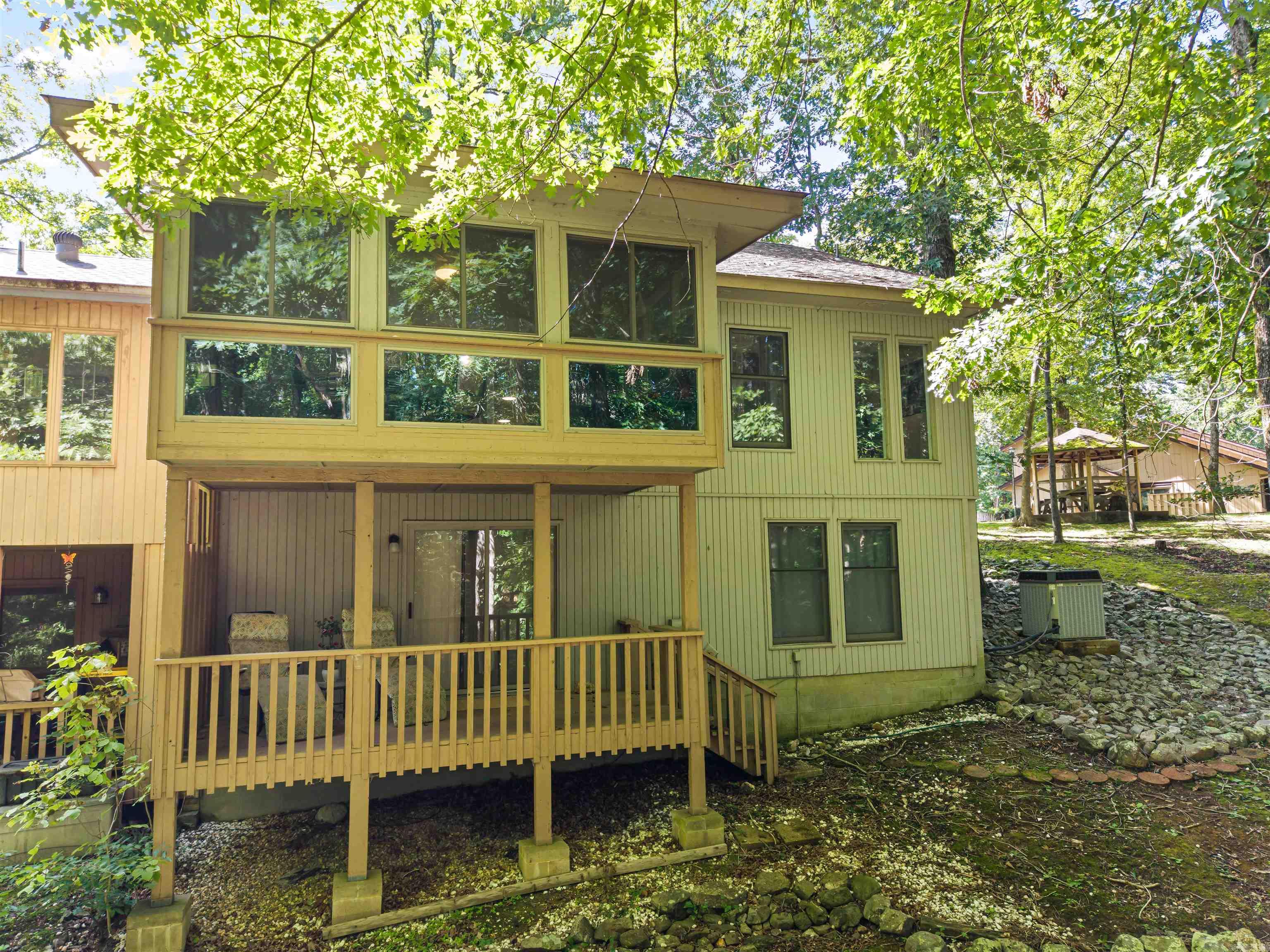 44 Esmeralda Property Photo 4