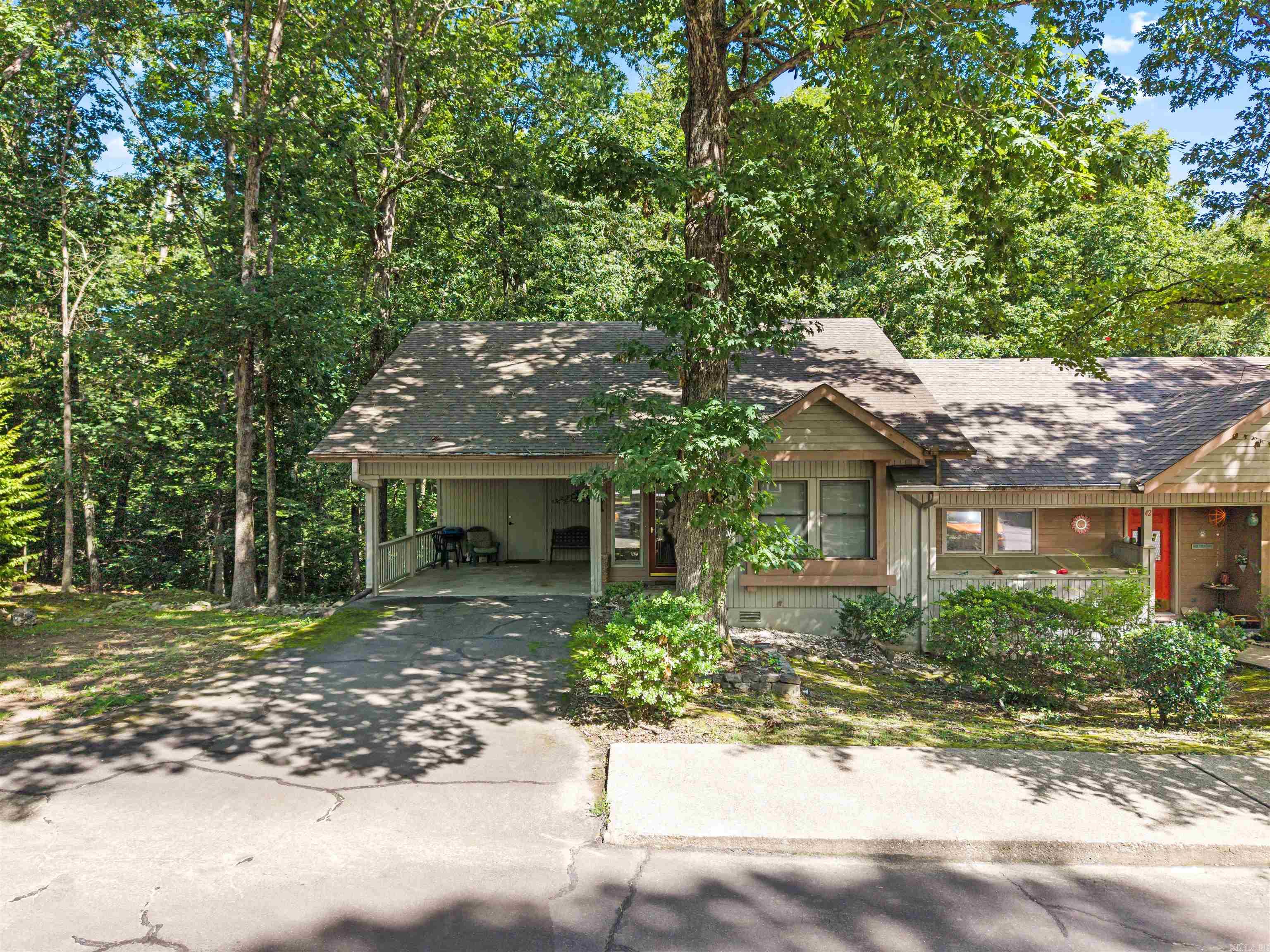 44 Esmeralda Property Photo 8