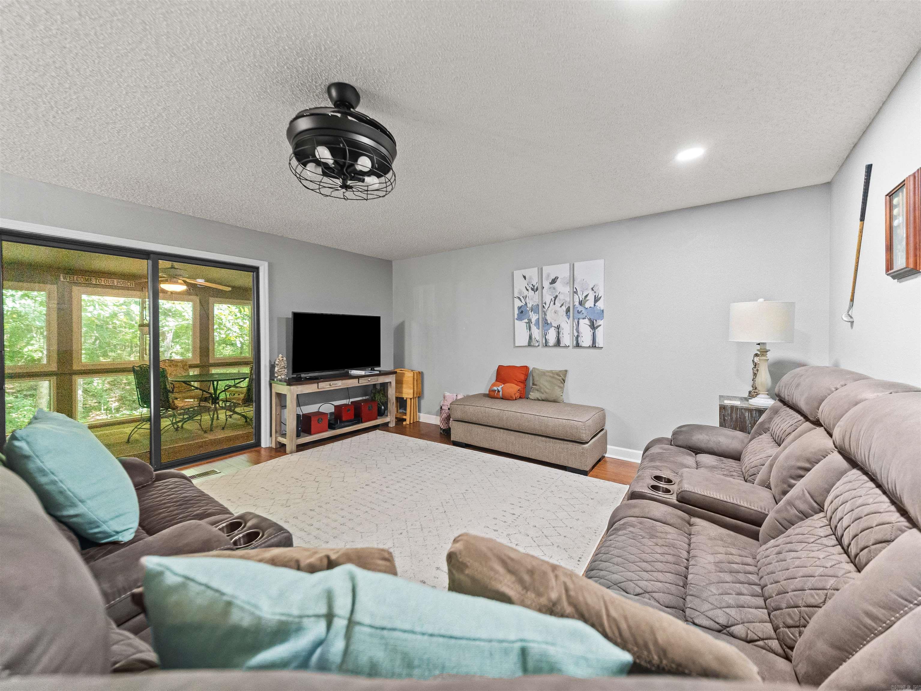 44 Esmeralda Property Photo 11