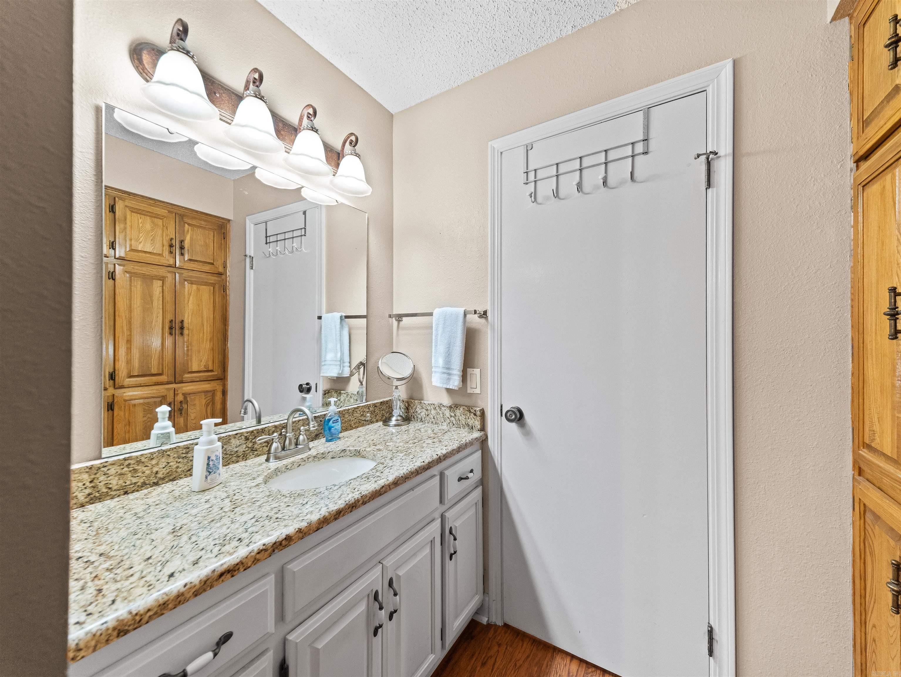 44 Esmeralda Property Photo 25
