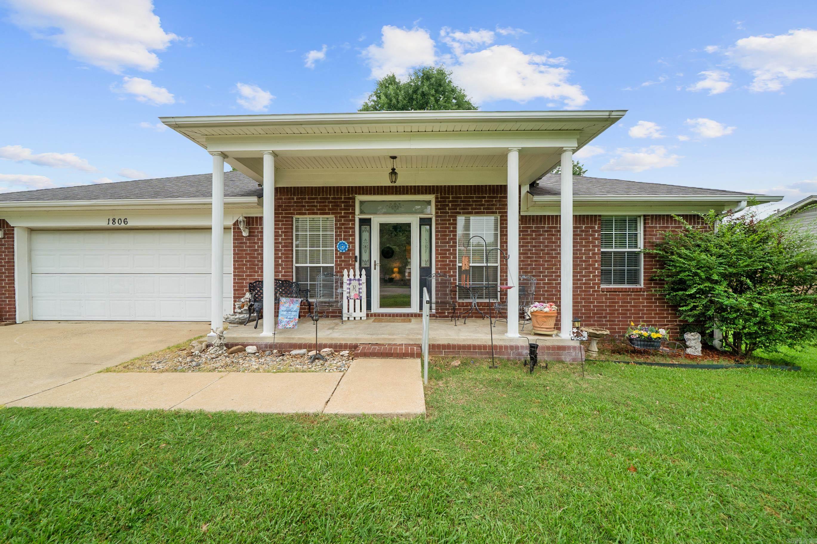 1806 Pinewood Property Photo 2