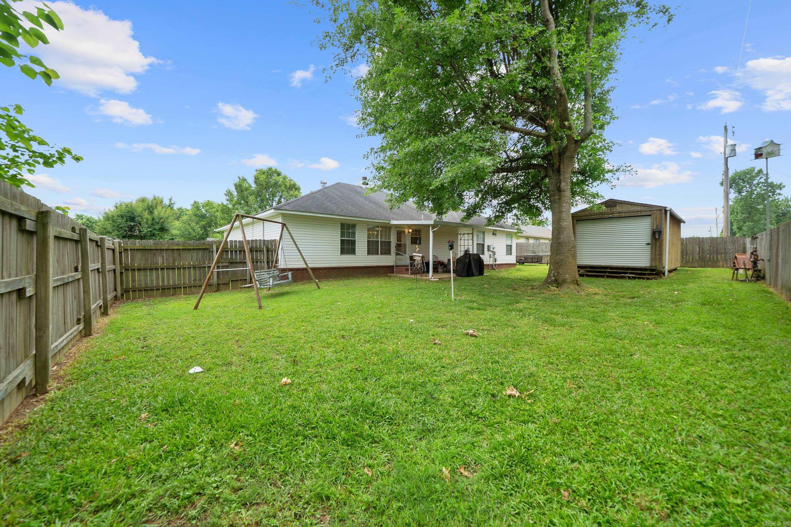 1806 Pinewood Property Photo 9