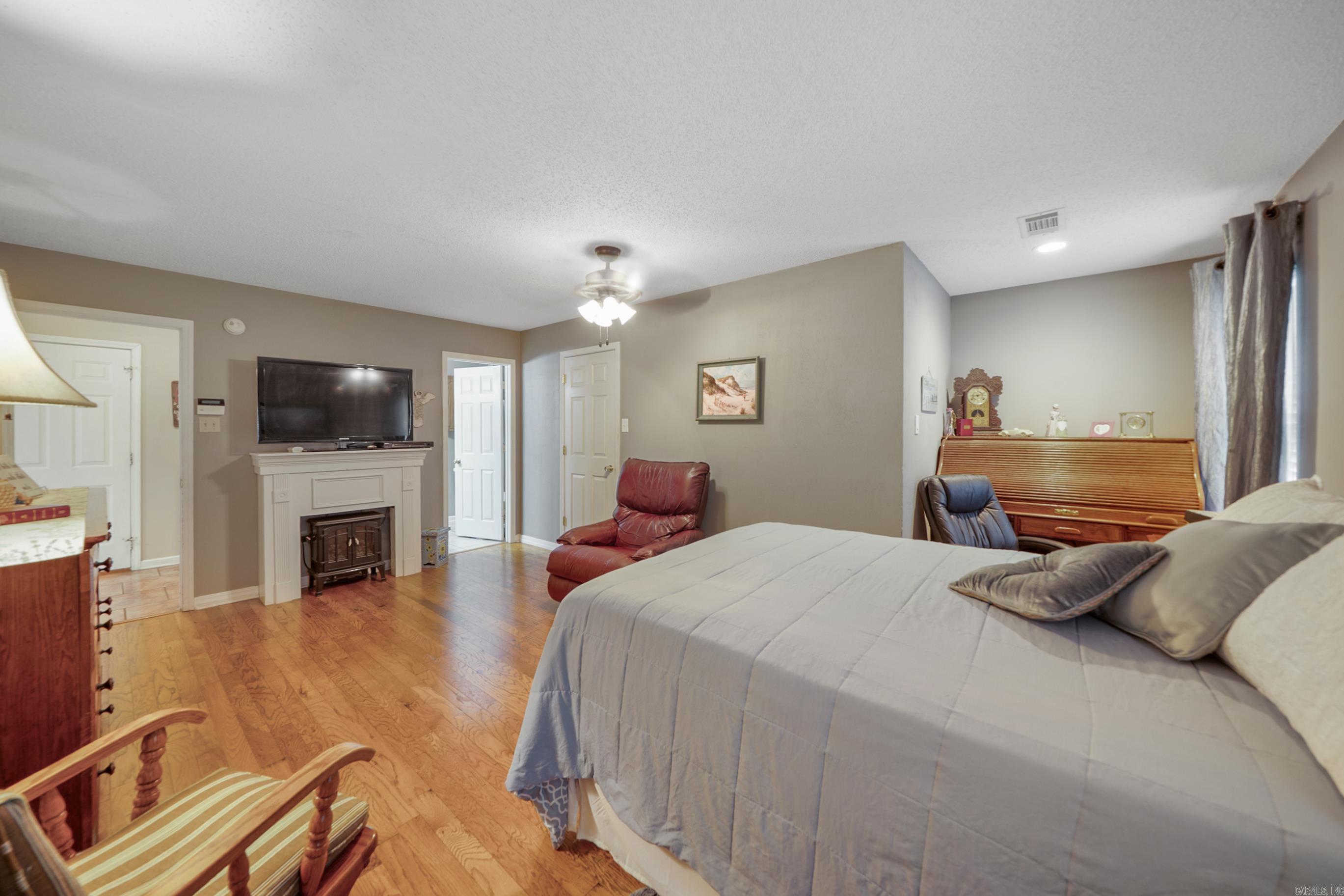1806 Pinewood Property Photo 12