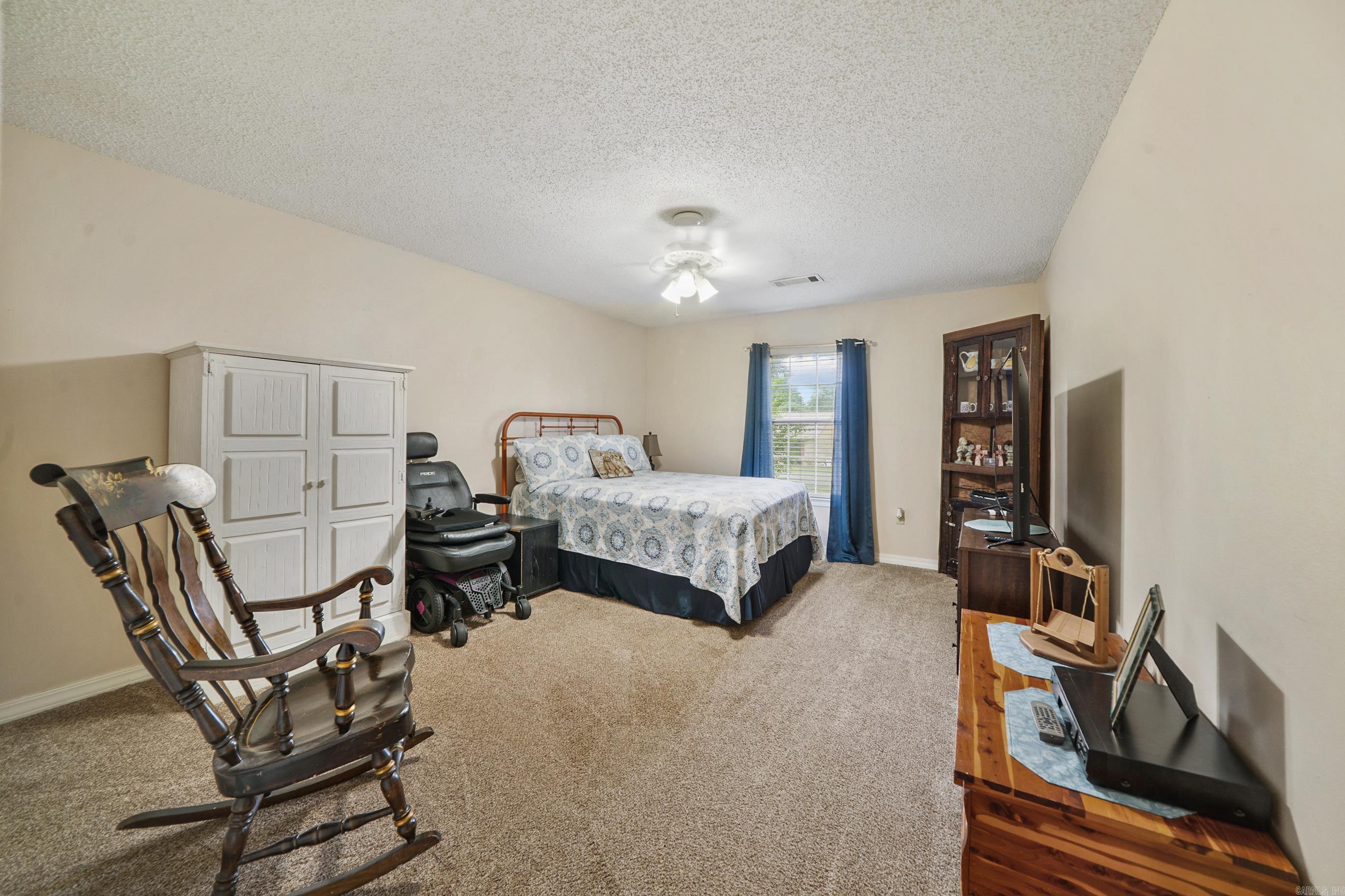 1806 Pinewood Property Photo 13