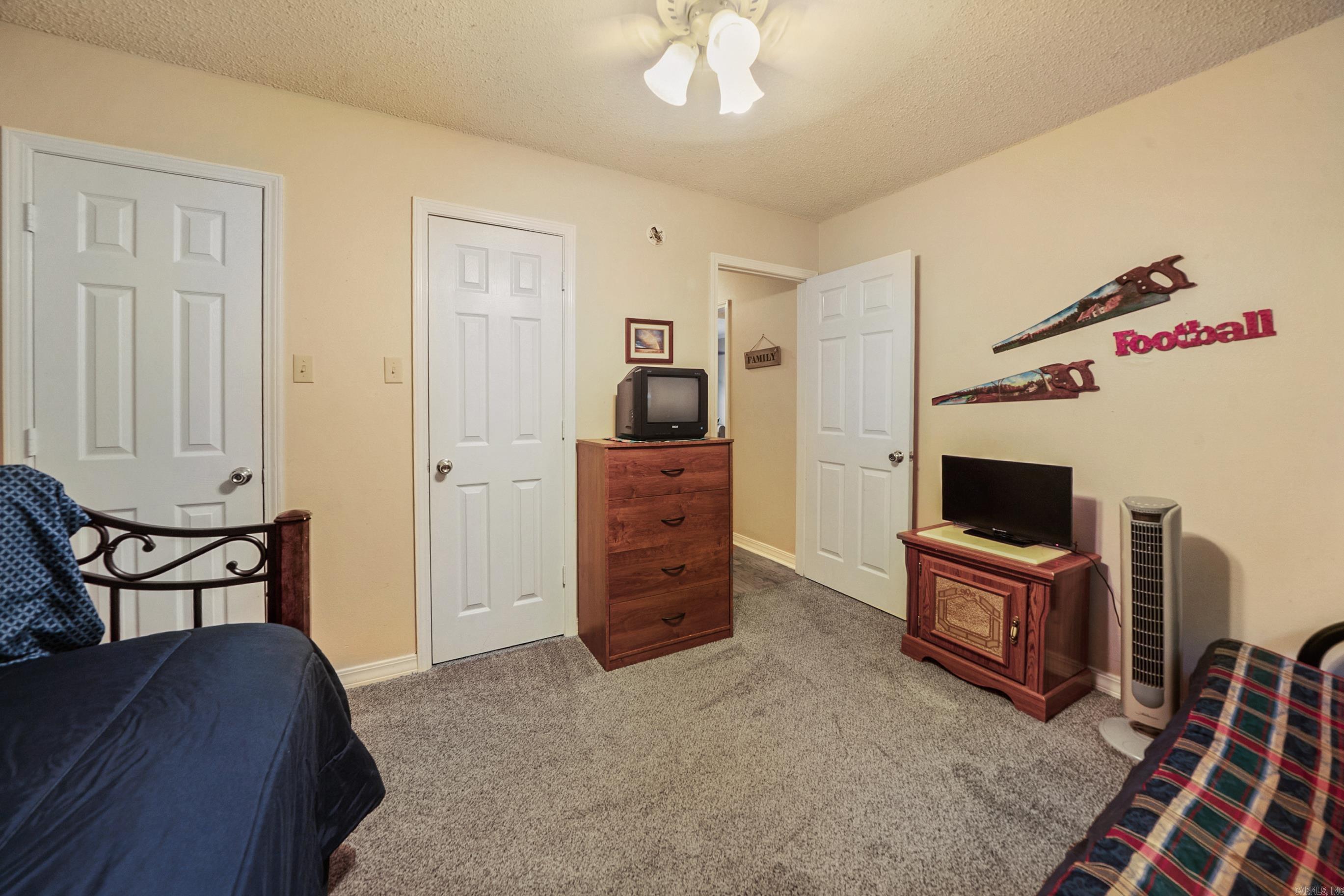 1806 Pinewood Property Photo 15