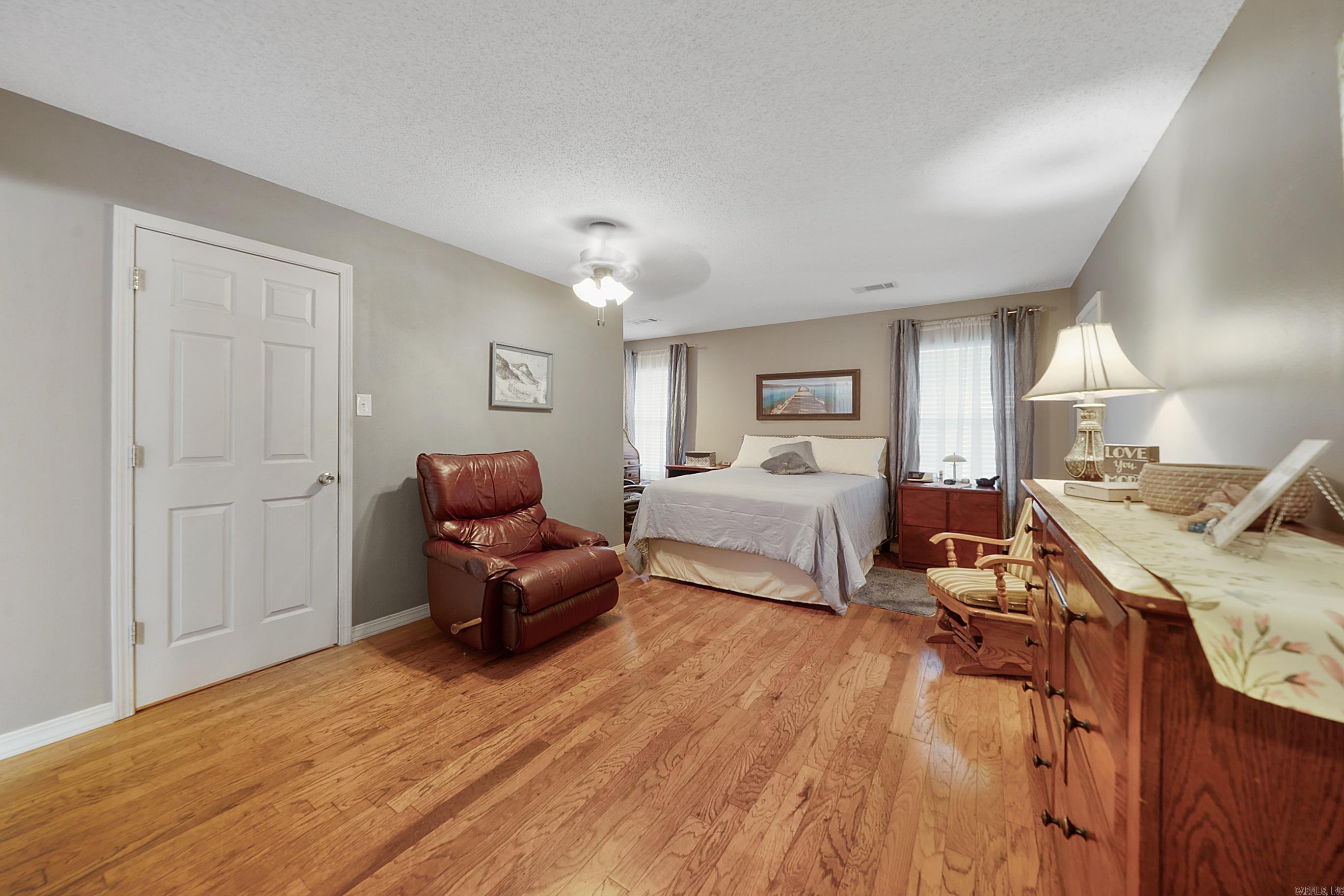 1806 Pinewood Property Photo 22