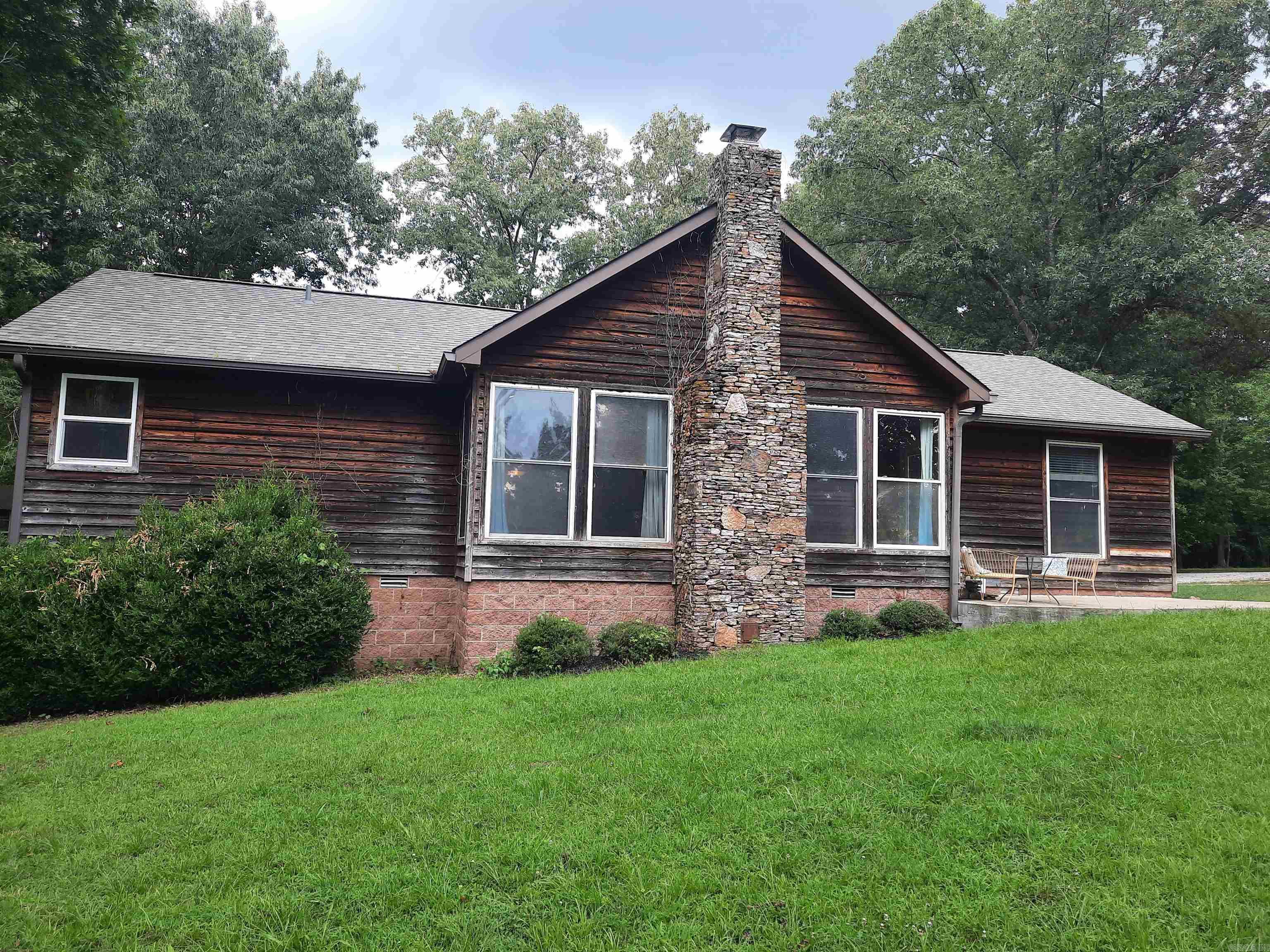 102 Clella Ct. Property Photo 1