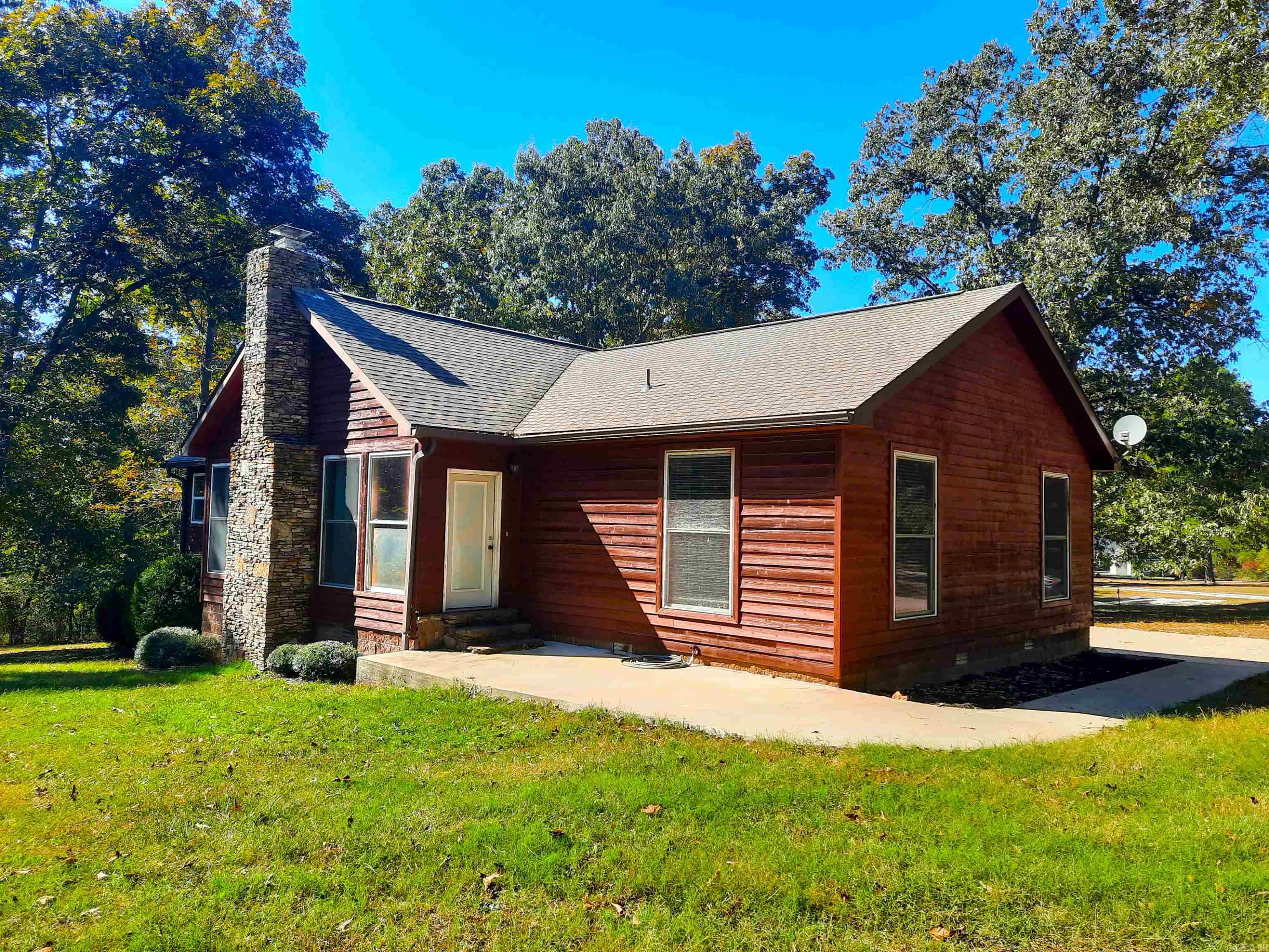 102 Clella Ct. Property Photo 1