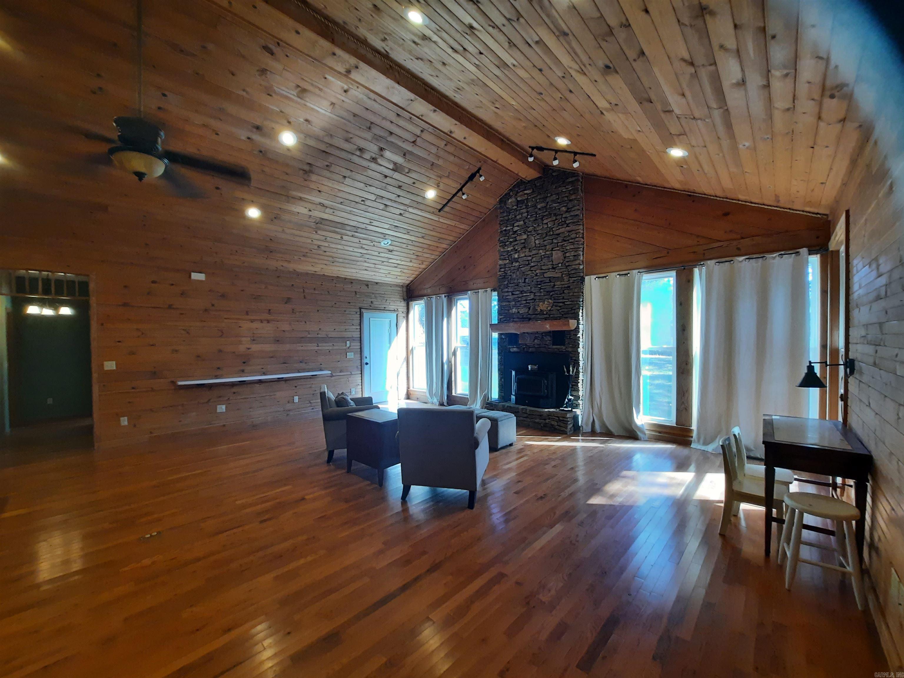 102 Clella Ct. Property Photo 22