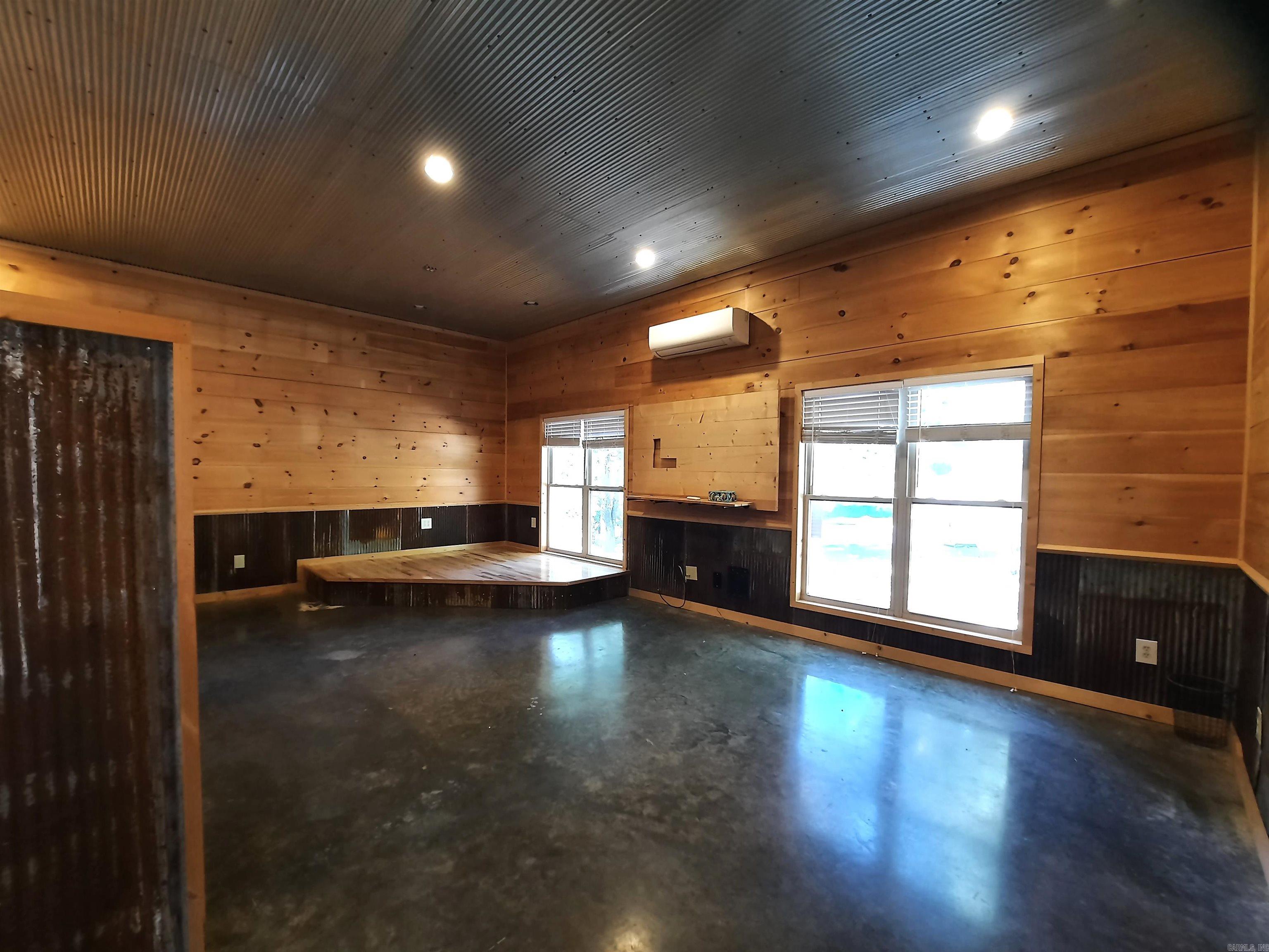 102 Clella Ct. Property Photo 32