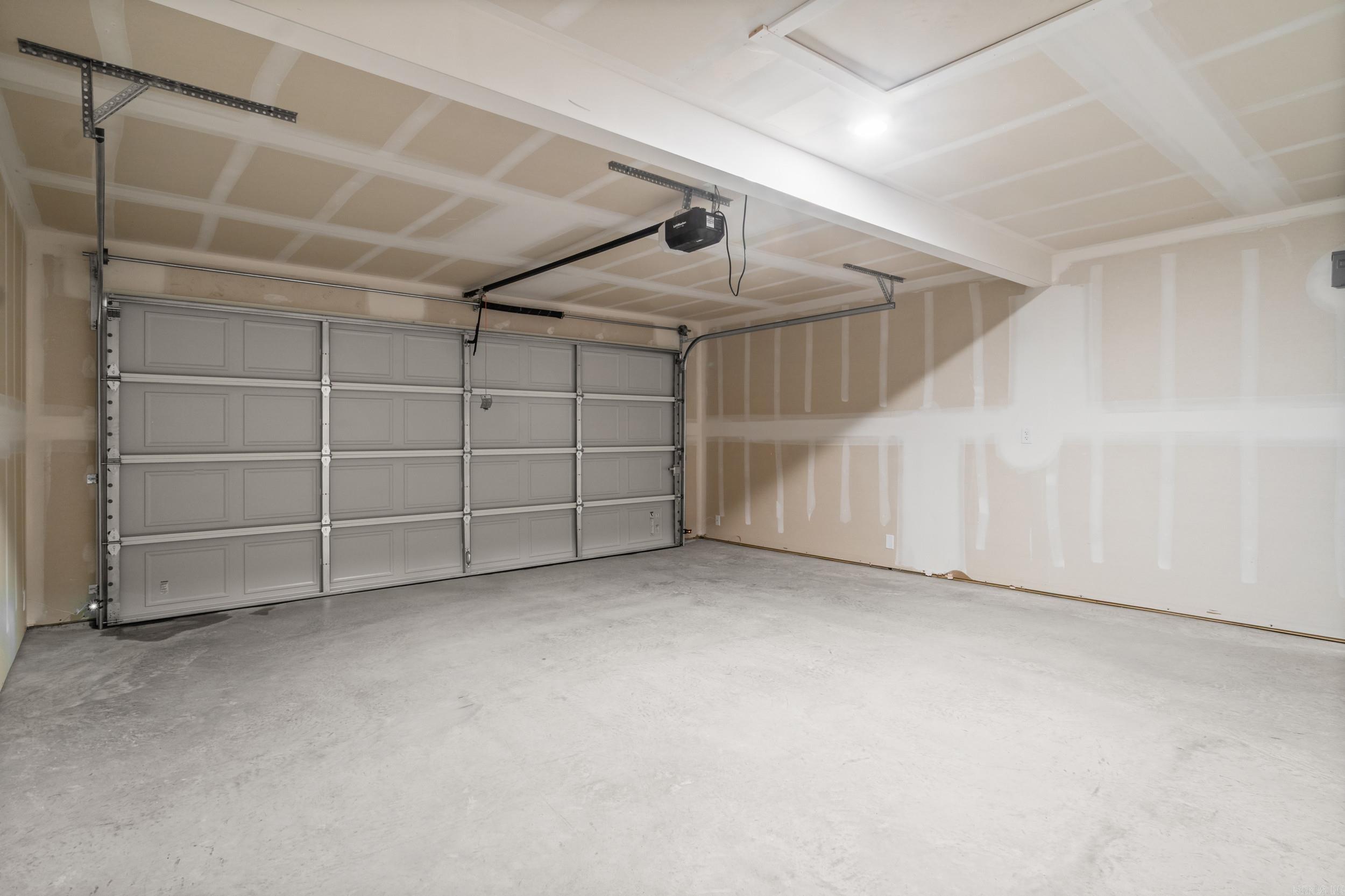 209 Flat Wood Avenue Property Photo 29