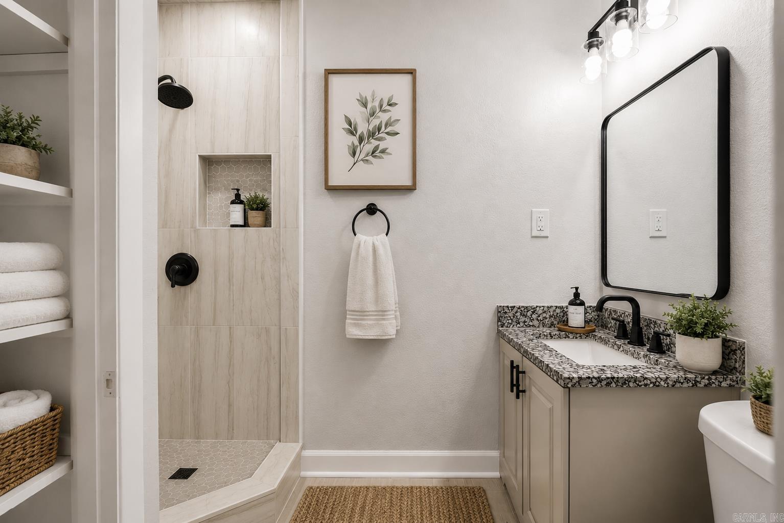 10017 Chicot Road Property Photo 8