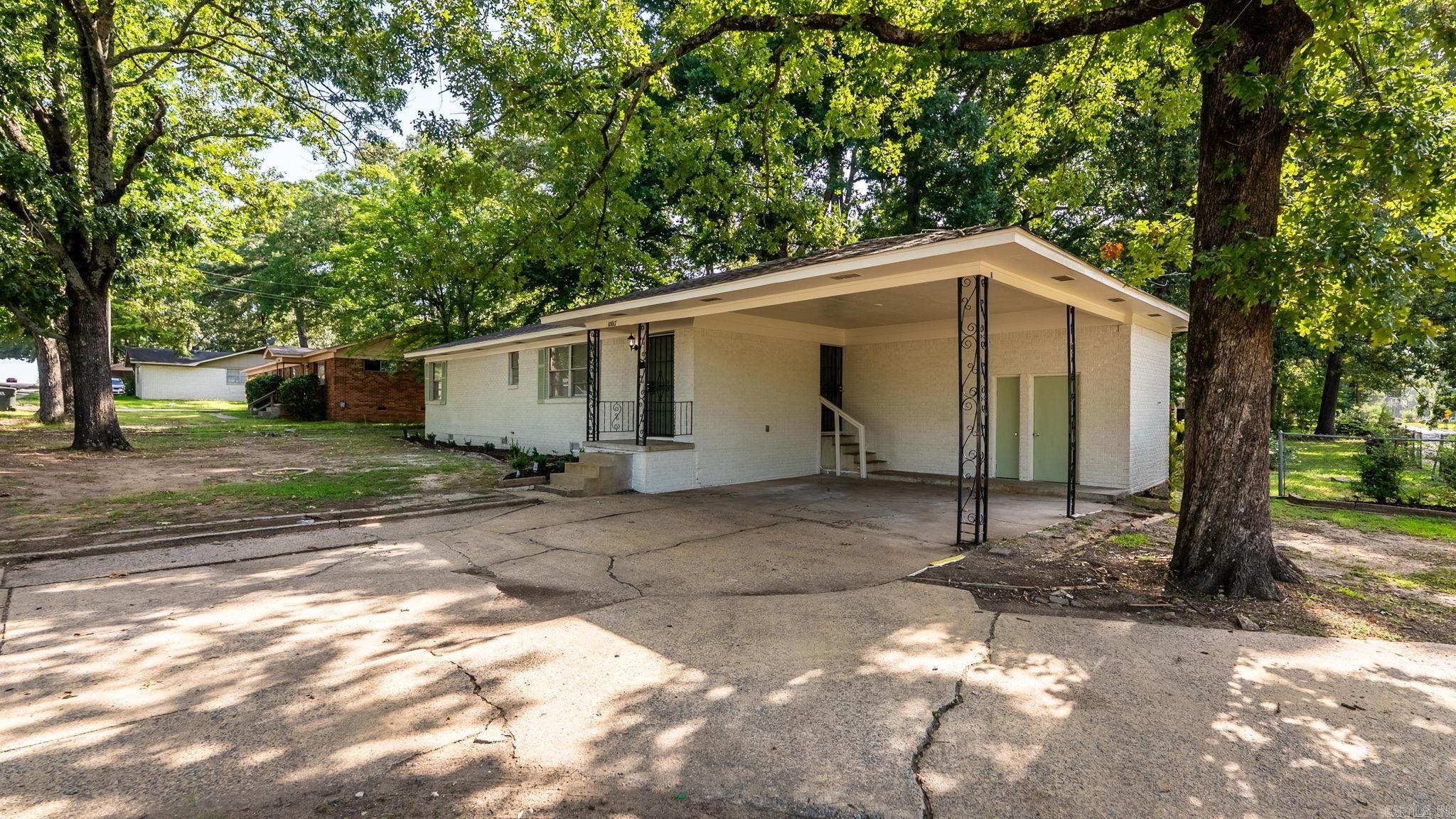 10017 Chicot Road Property Photo 13