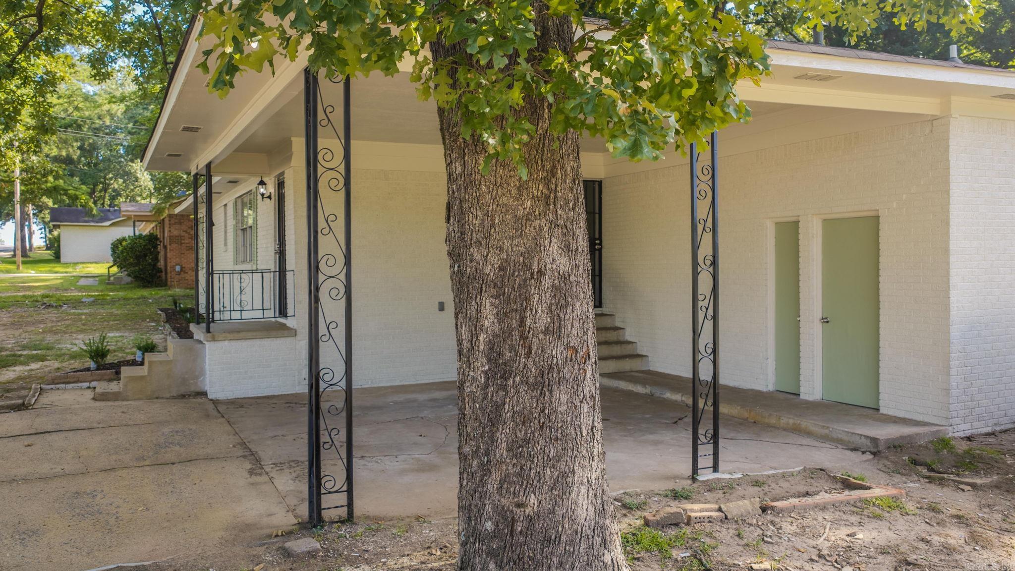 10017 Chicot Road Property Photo 16