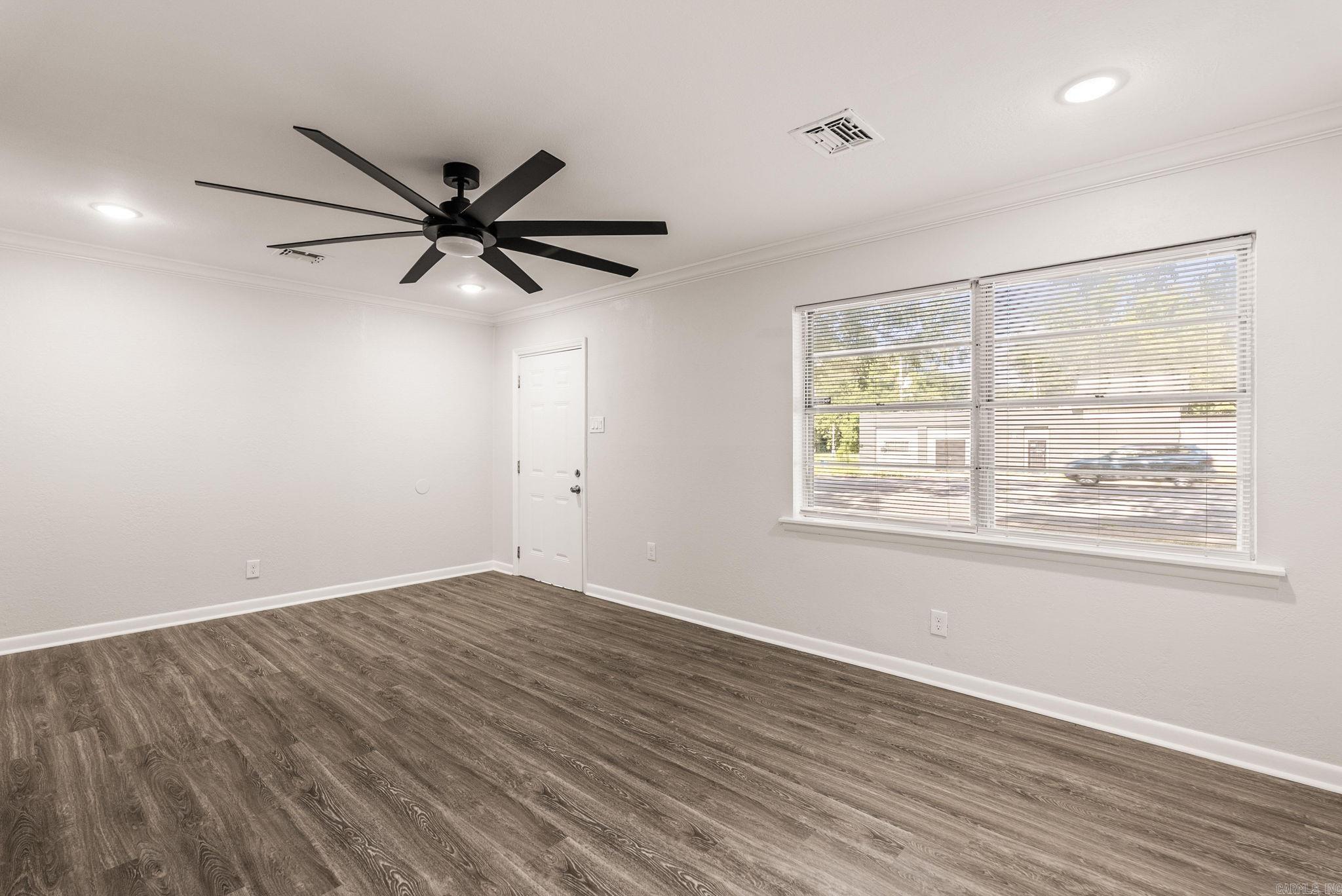 10017 Chicot Road Property Photo 20