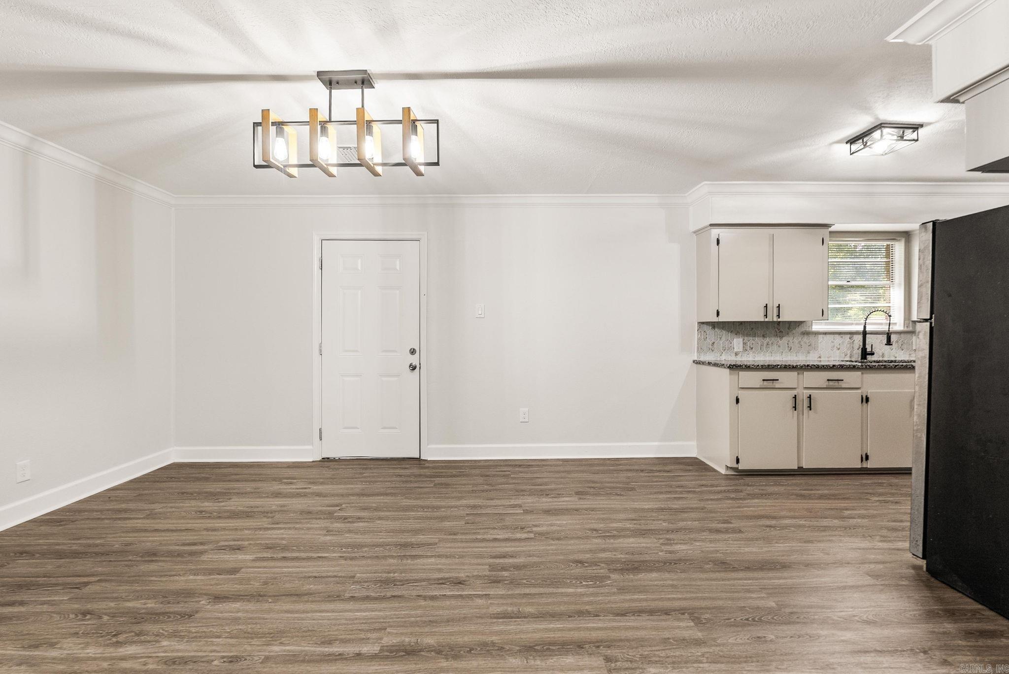 10017 Chicot Road Property Photo 22