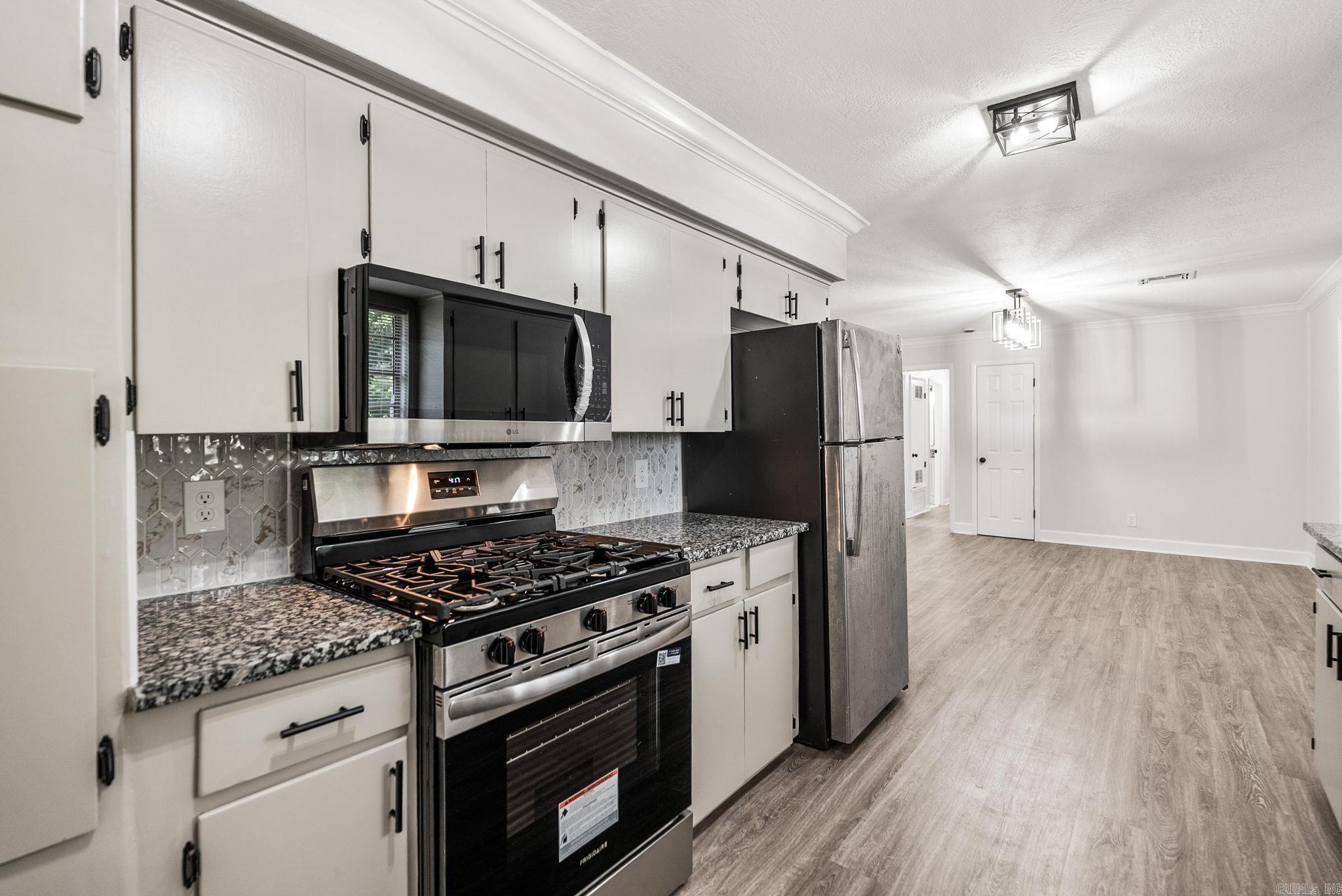 10017 Chicot Road Property Photo 28