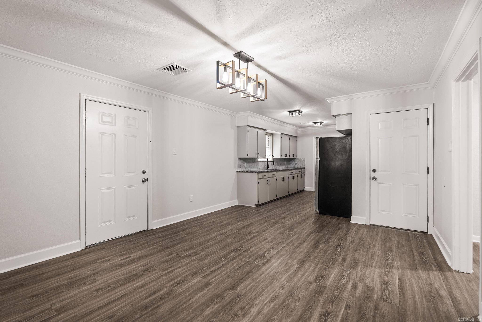 10017 Chicot Road Property Photo 31