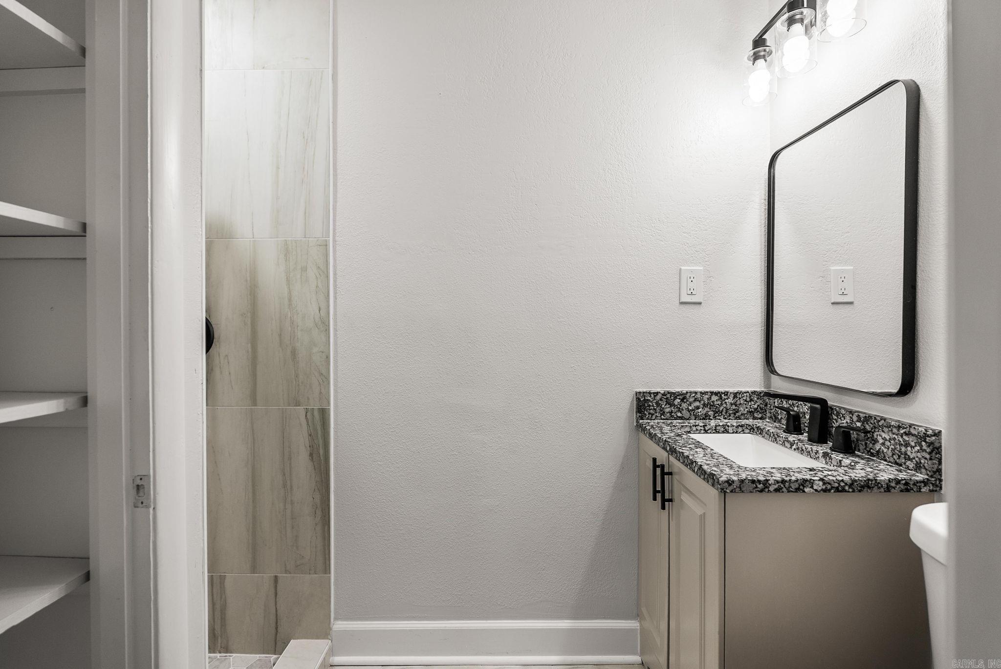 10017 Chicot Road Property Photo 34