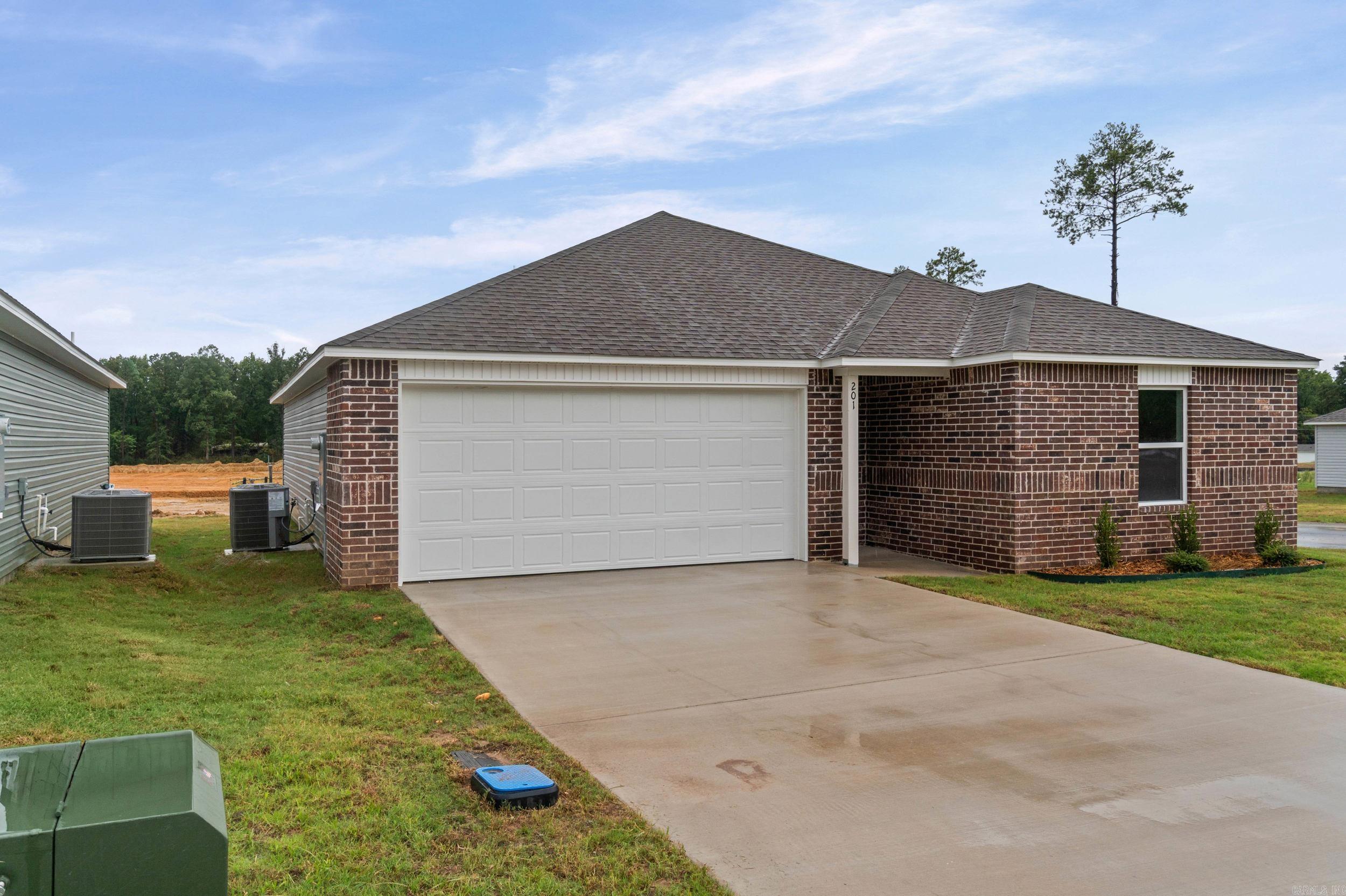 201 Flat Wood Avenue Property Photo 3