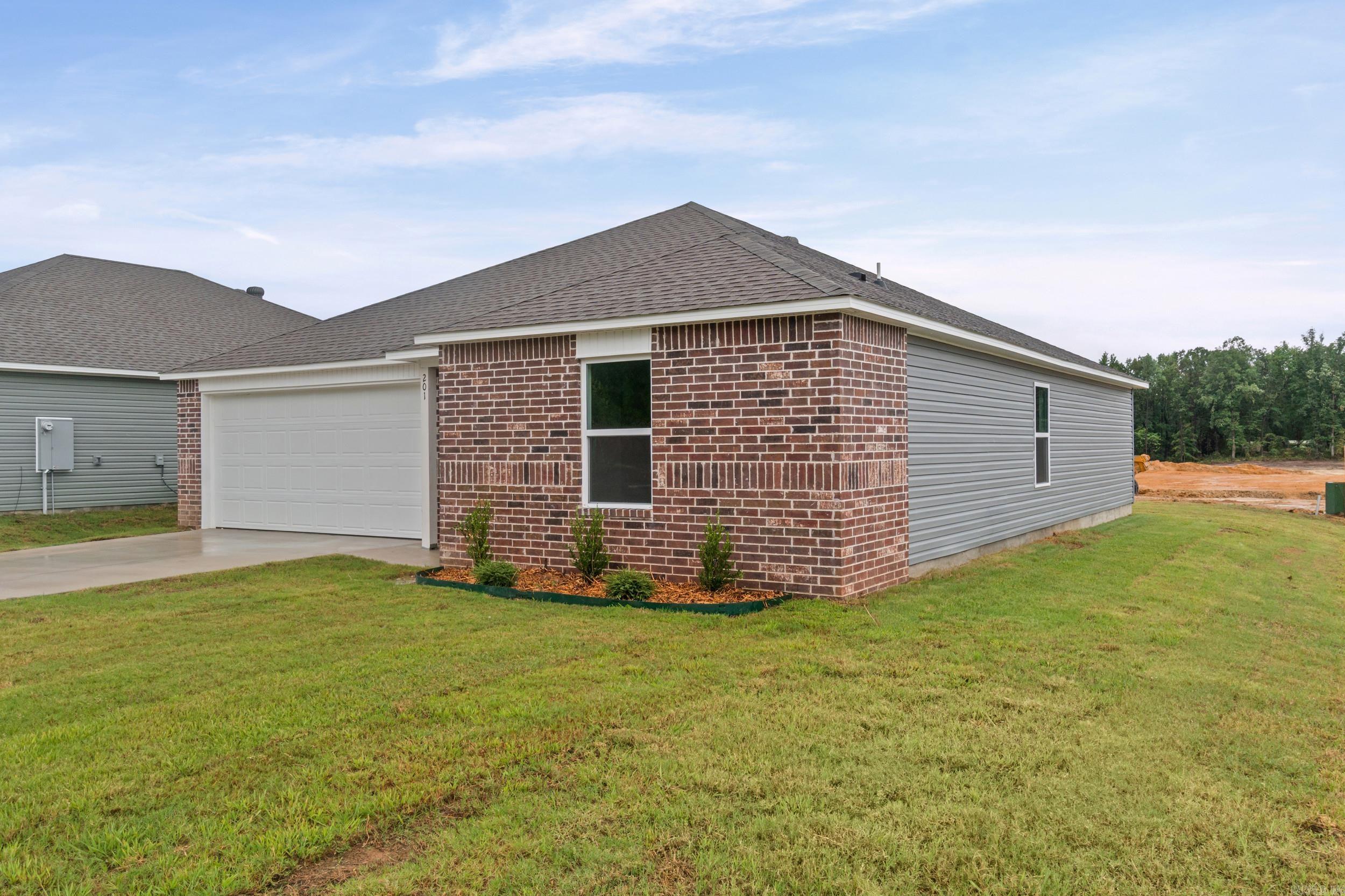 201 Flat Wood Avenue Property Photo 4