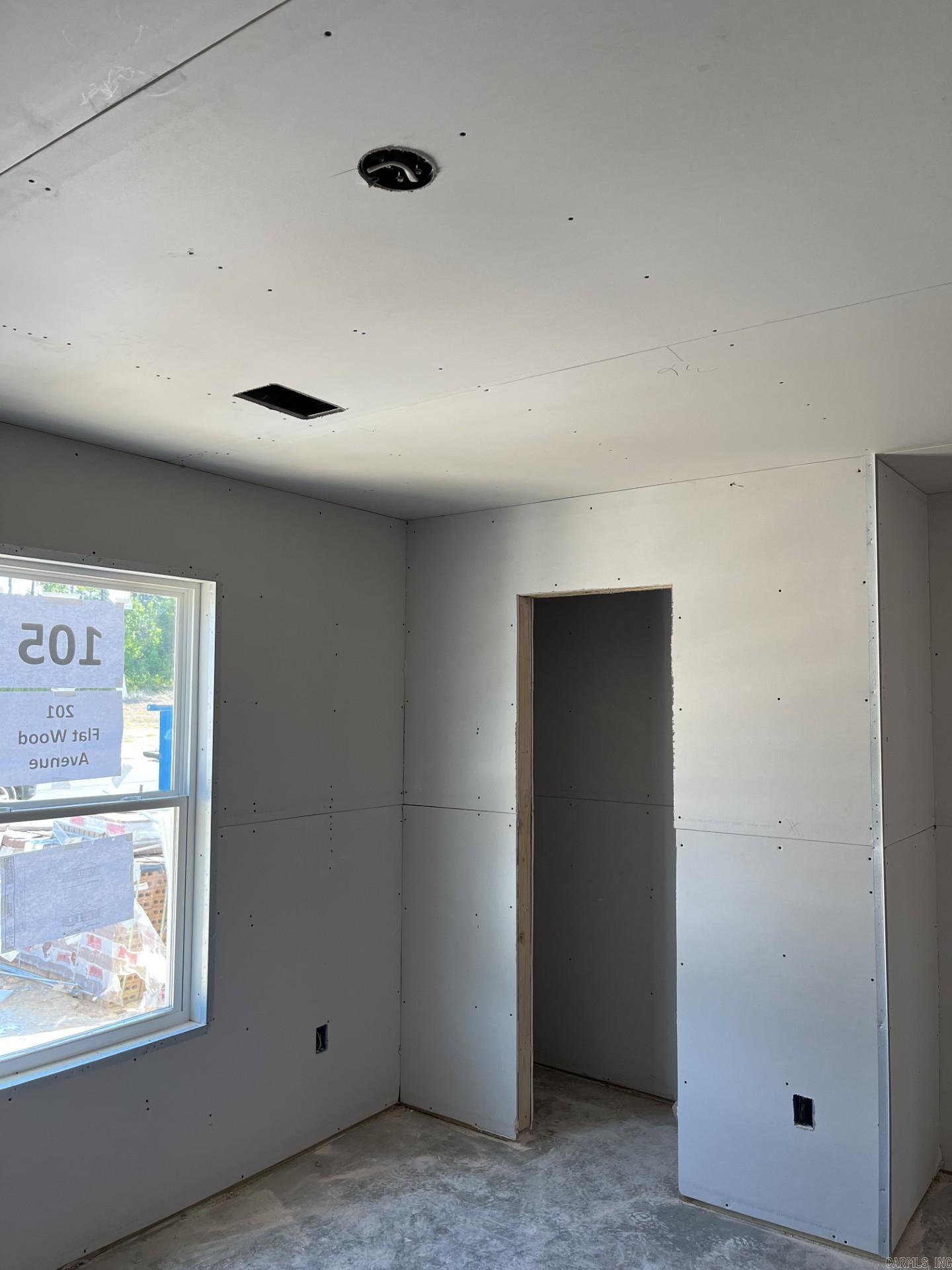 201 Flat Wood Avenue Property Photo 6