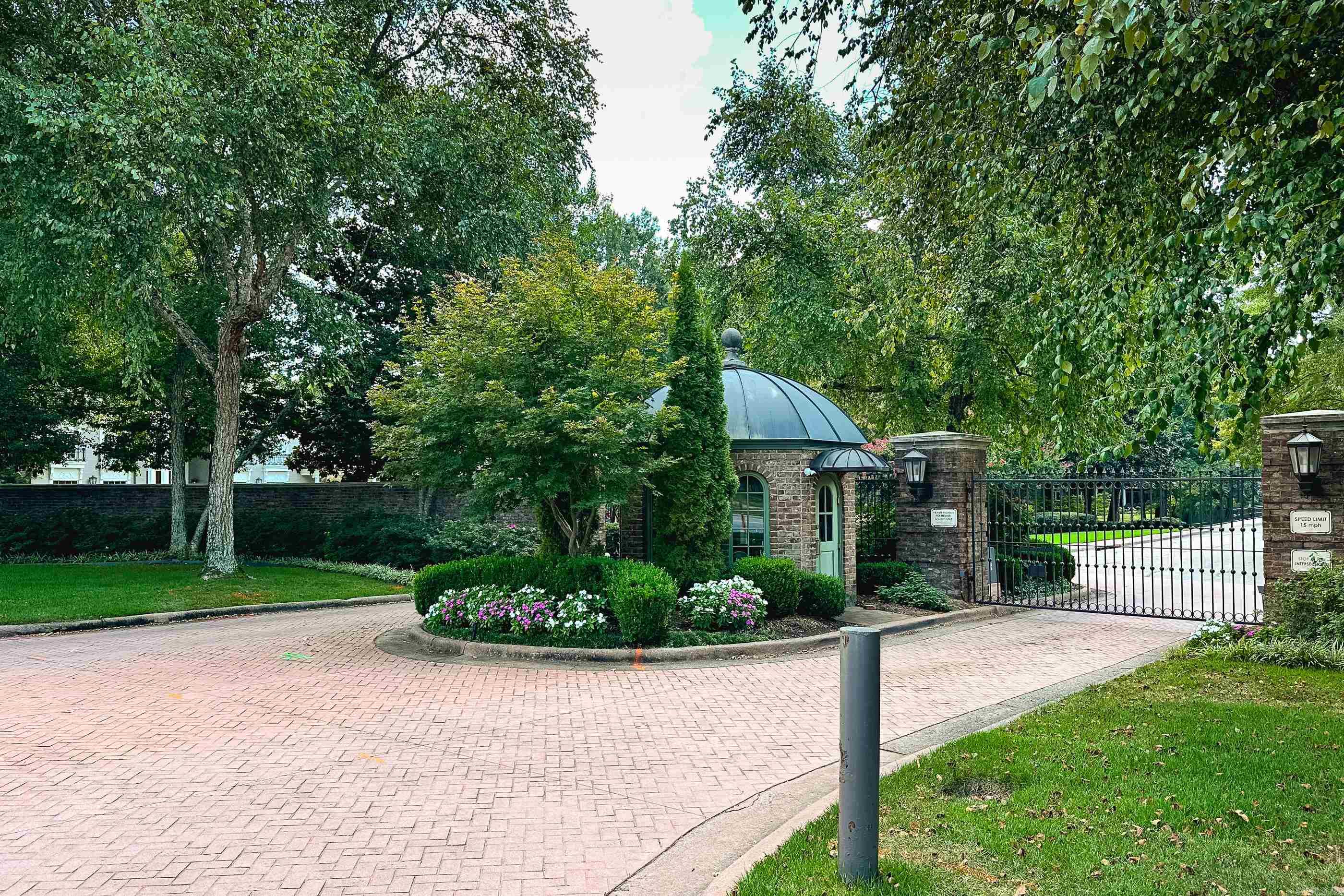 18 Hickory Creek Drive Property Photo 3