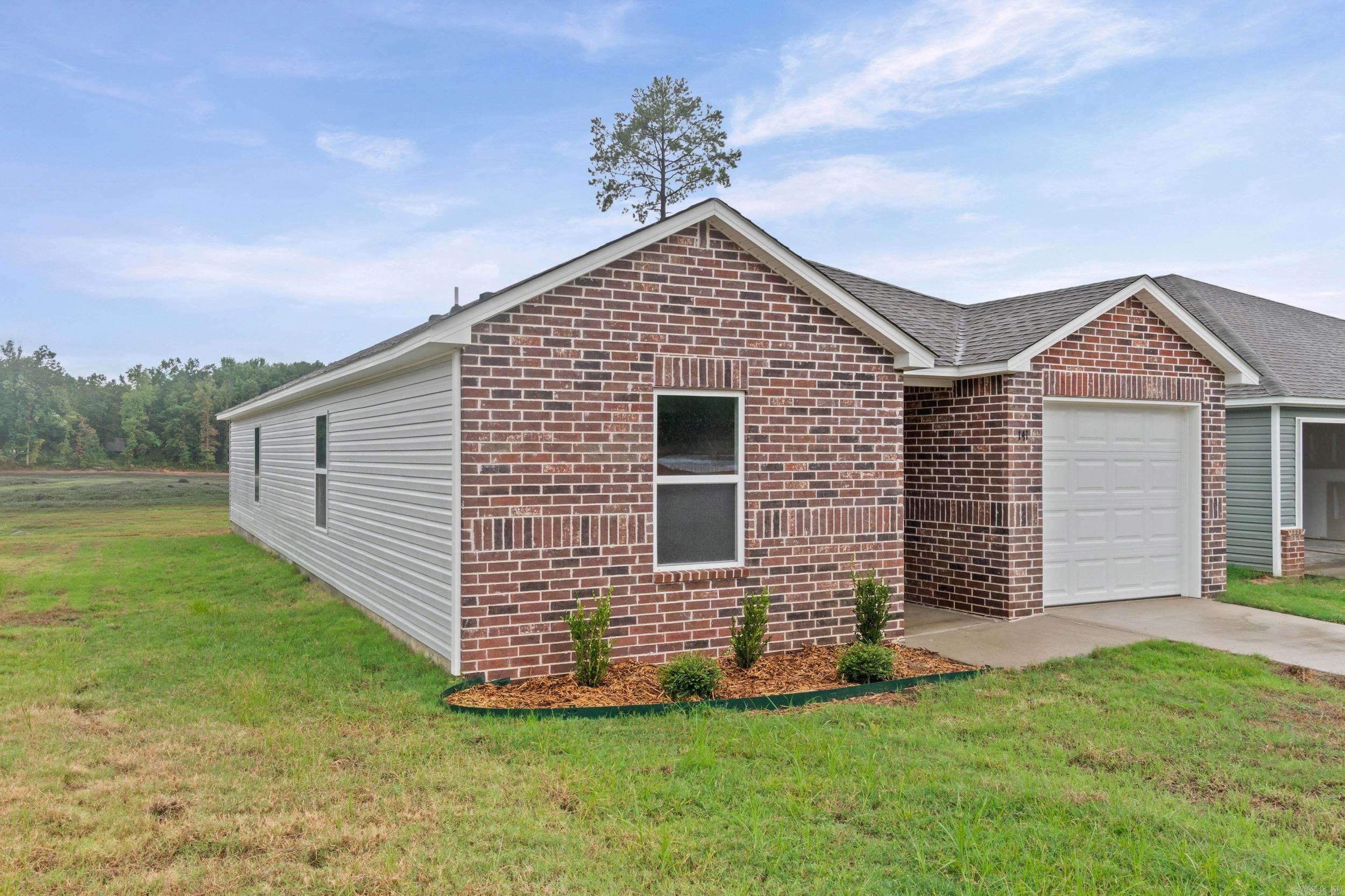 141 Flat Wood Avenue Property Photo 3