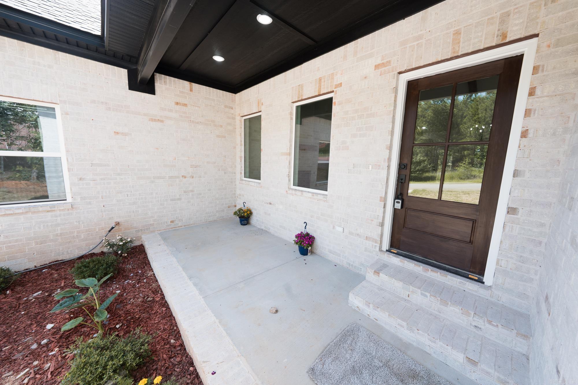 1042 Skyline Dr Property Photo 5