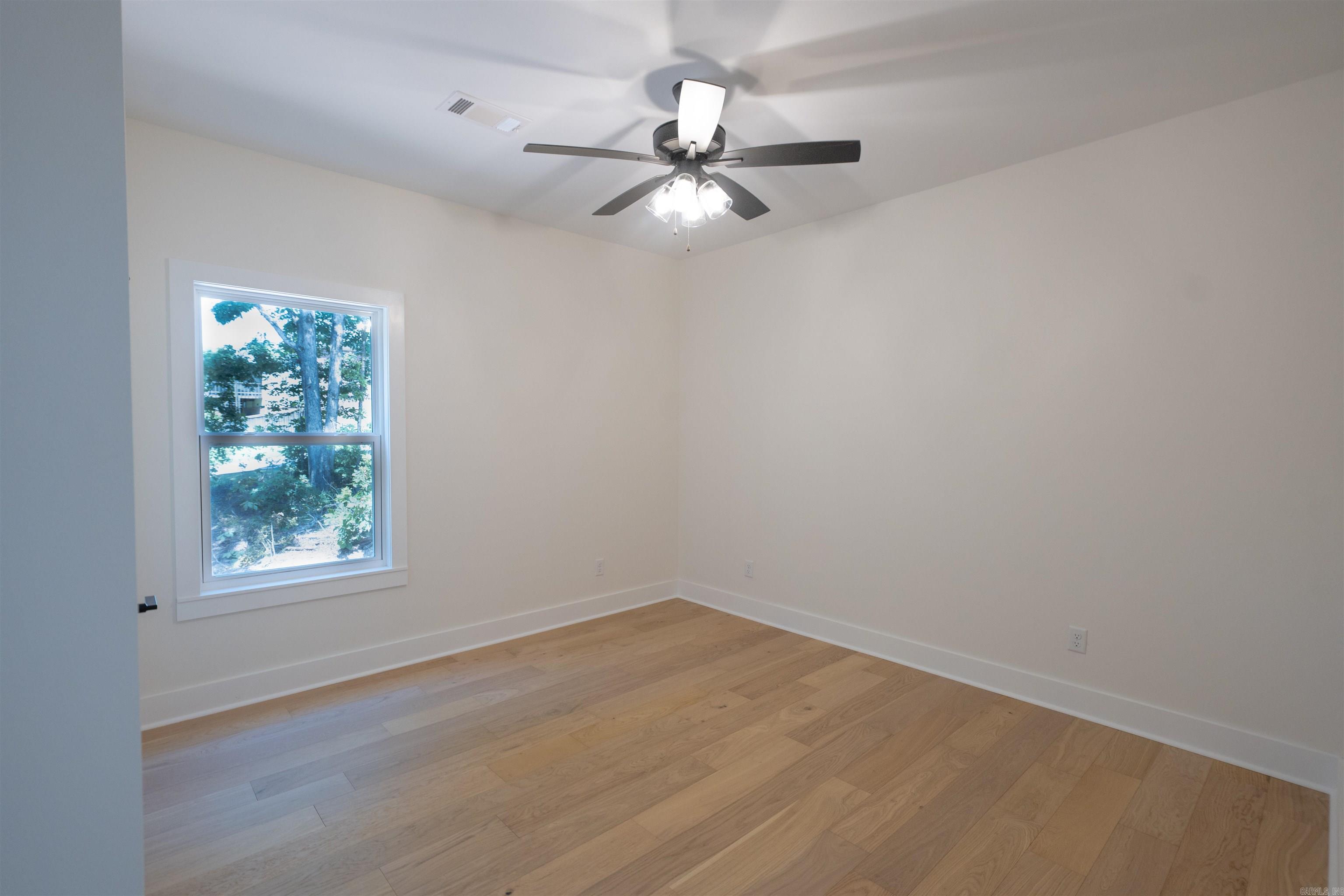 1042 Skyline Dr Property Photo 24