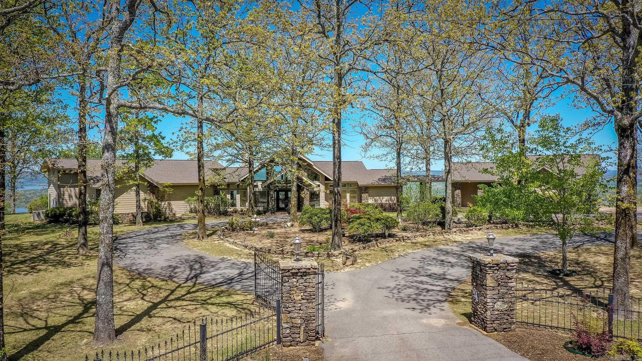 450 Cliffview Drive Property Photo 1