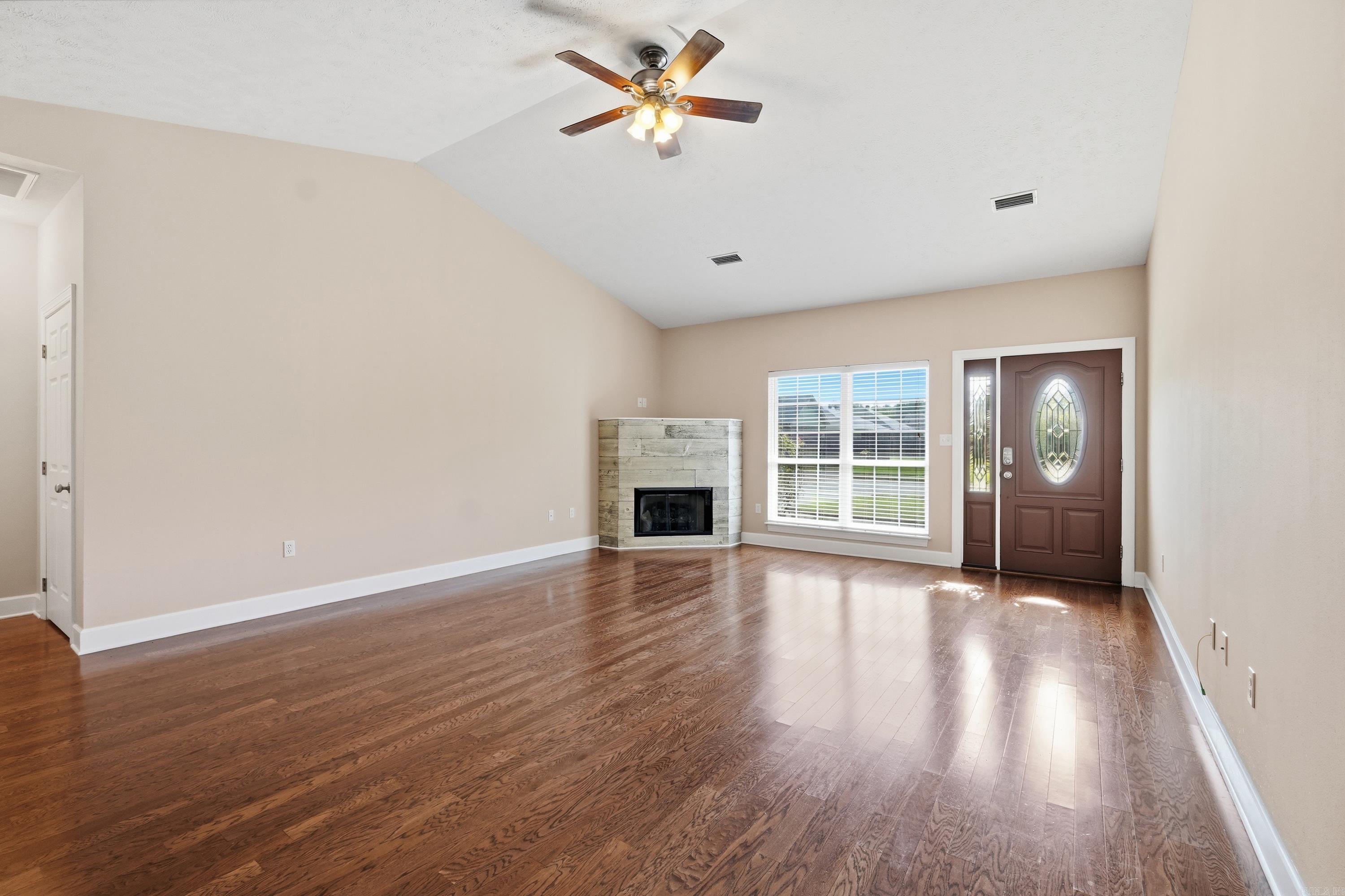 55 Waterloo Loop Property Photo 9