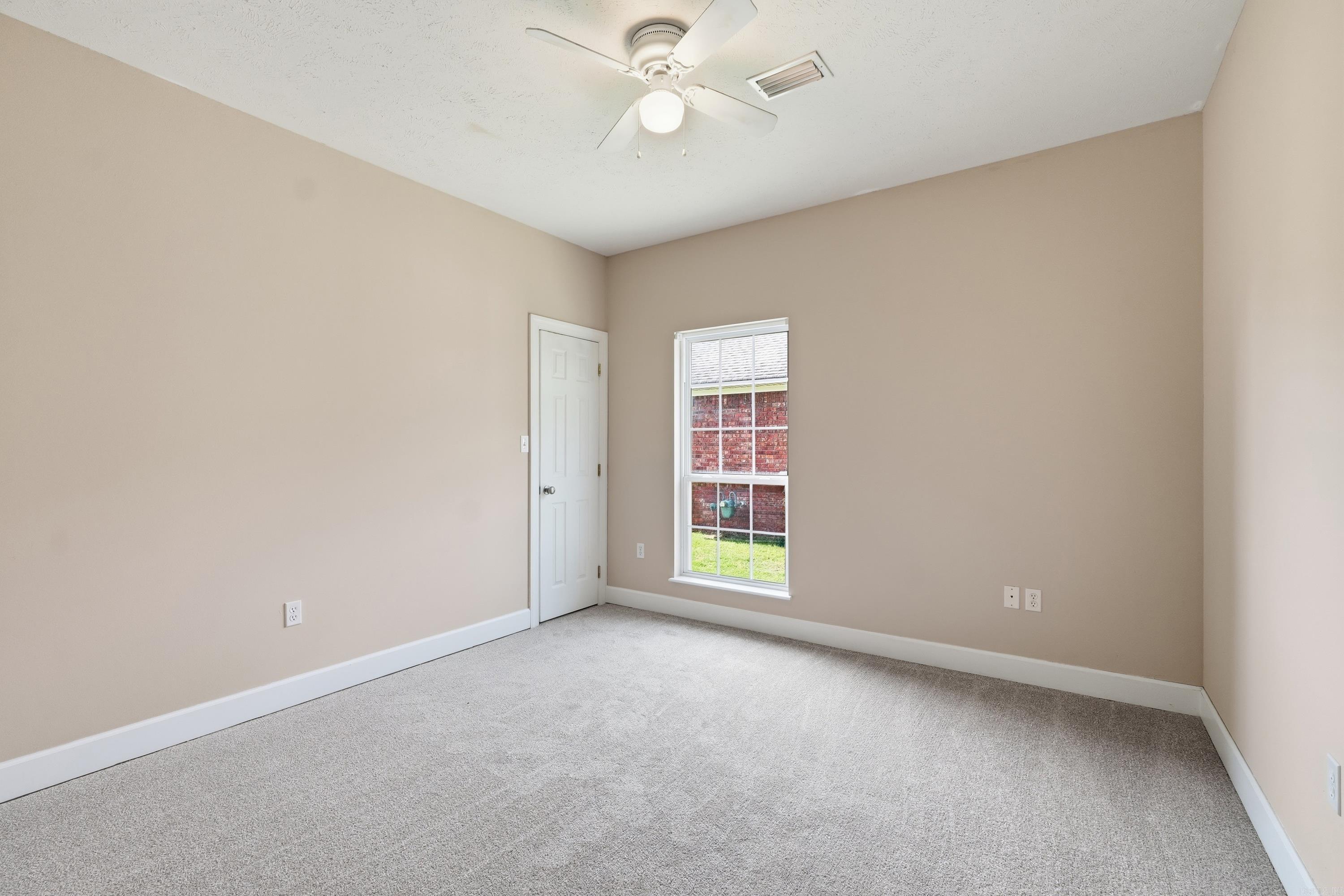 55 Waterloo Loop Property Photo 23