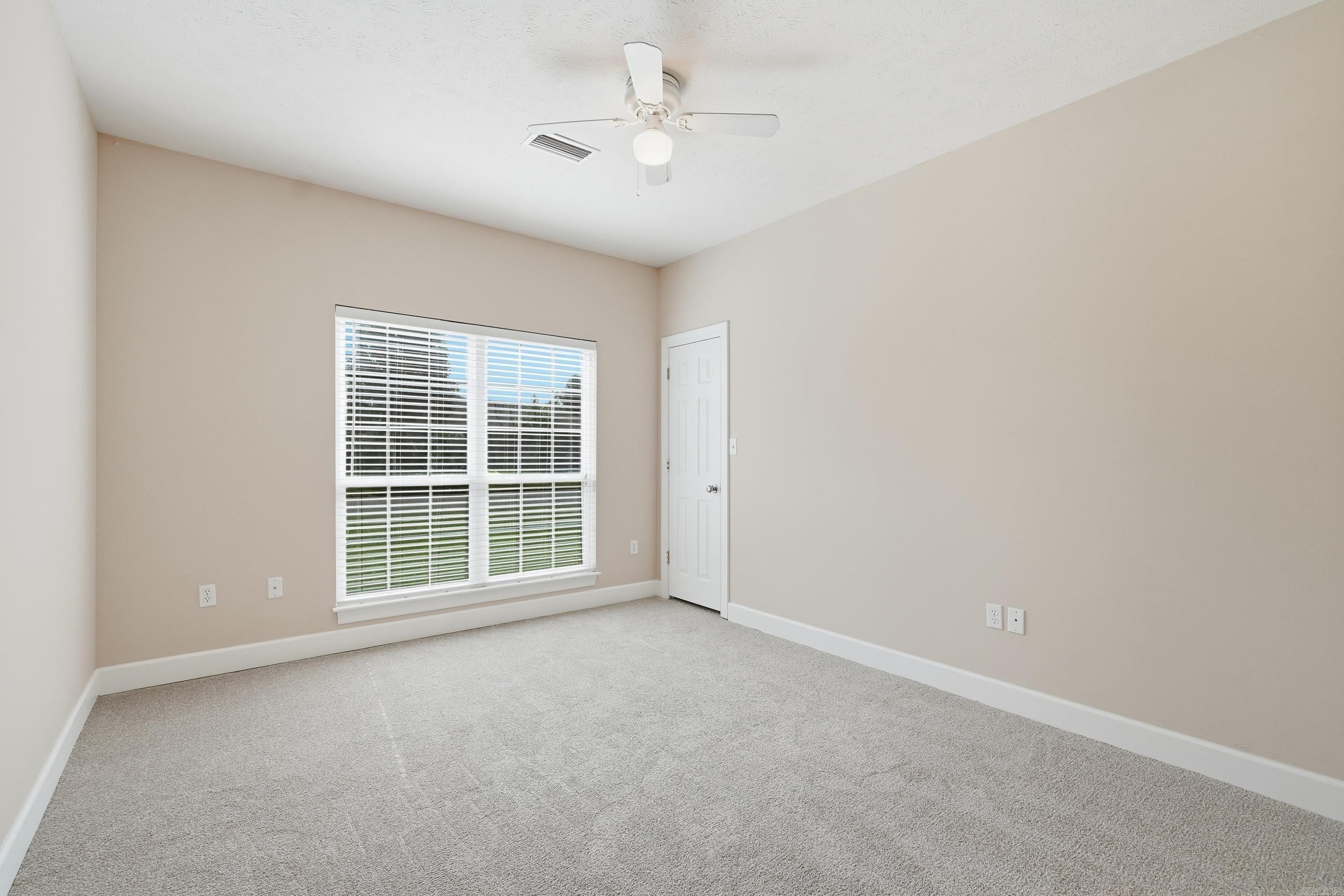 55 Waterloo Loop Property Photo 24
