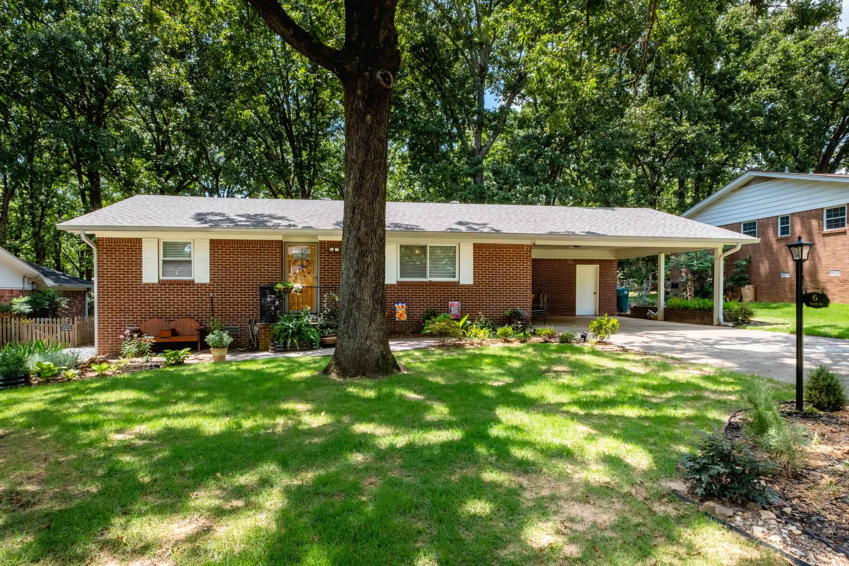 6 Betsy Lane Property Photo 1