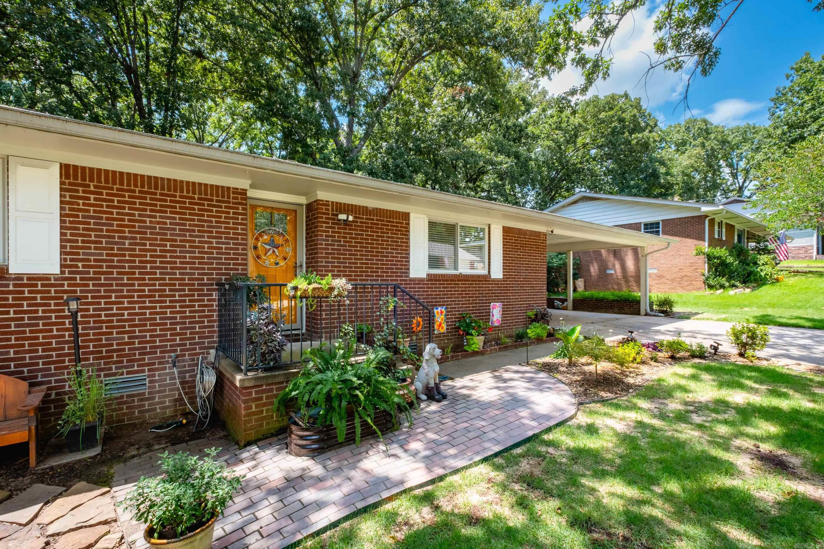 6 Betsy Lane Property Photo 3