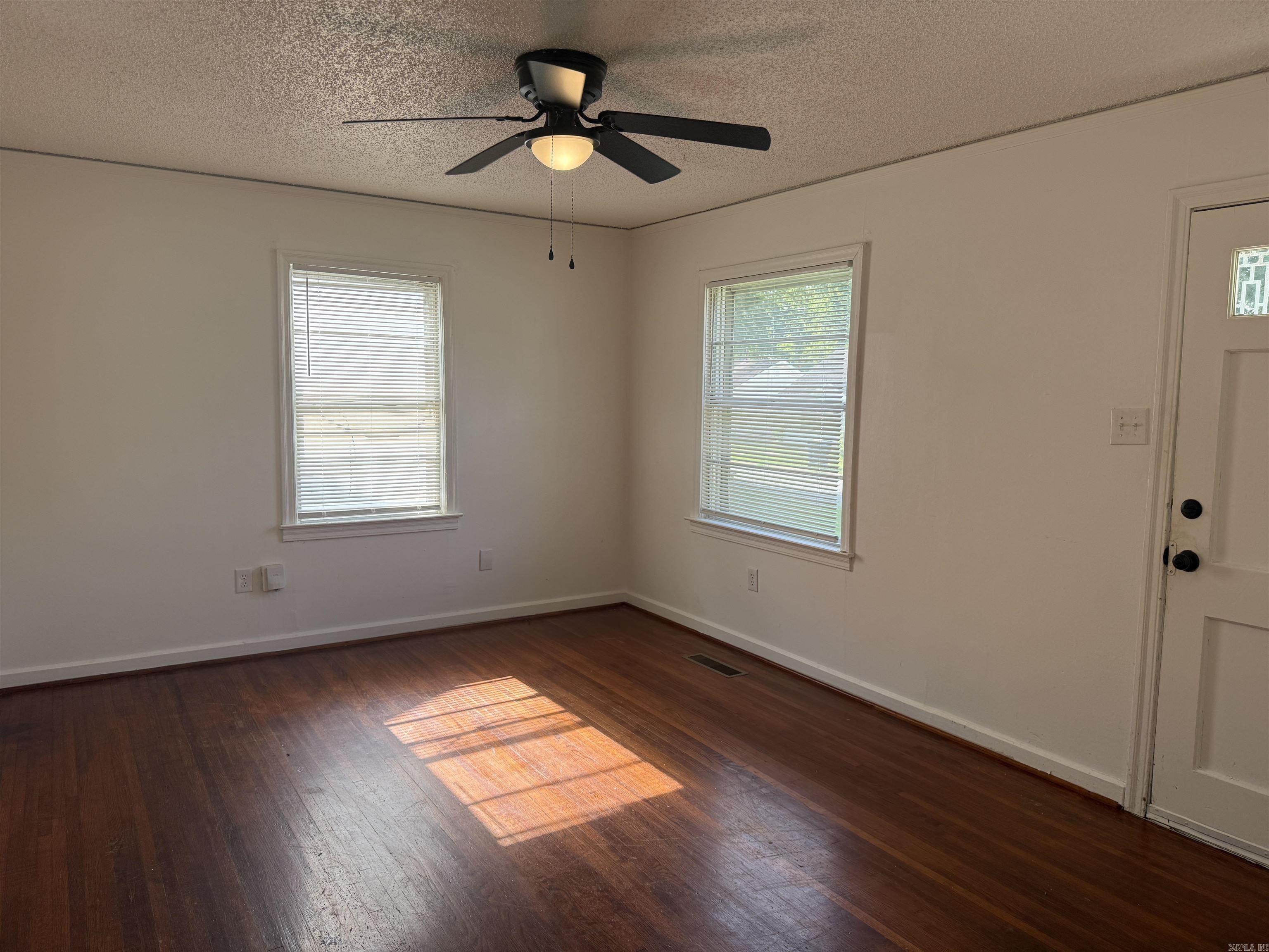 1915 W 18th Street Property Photo 3