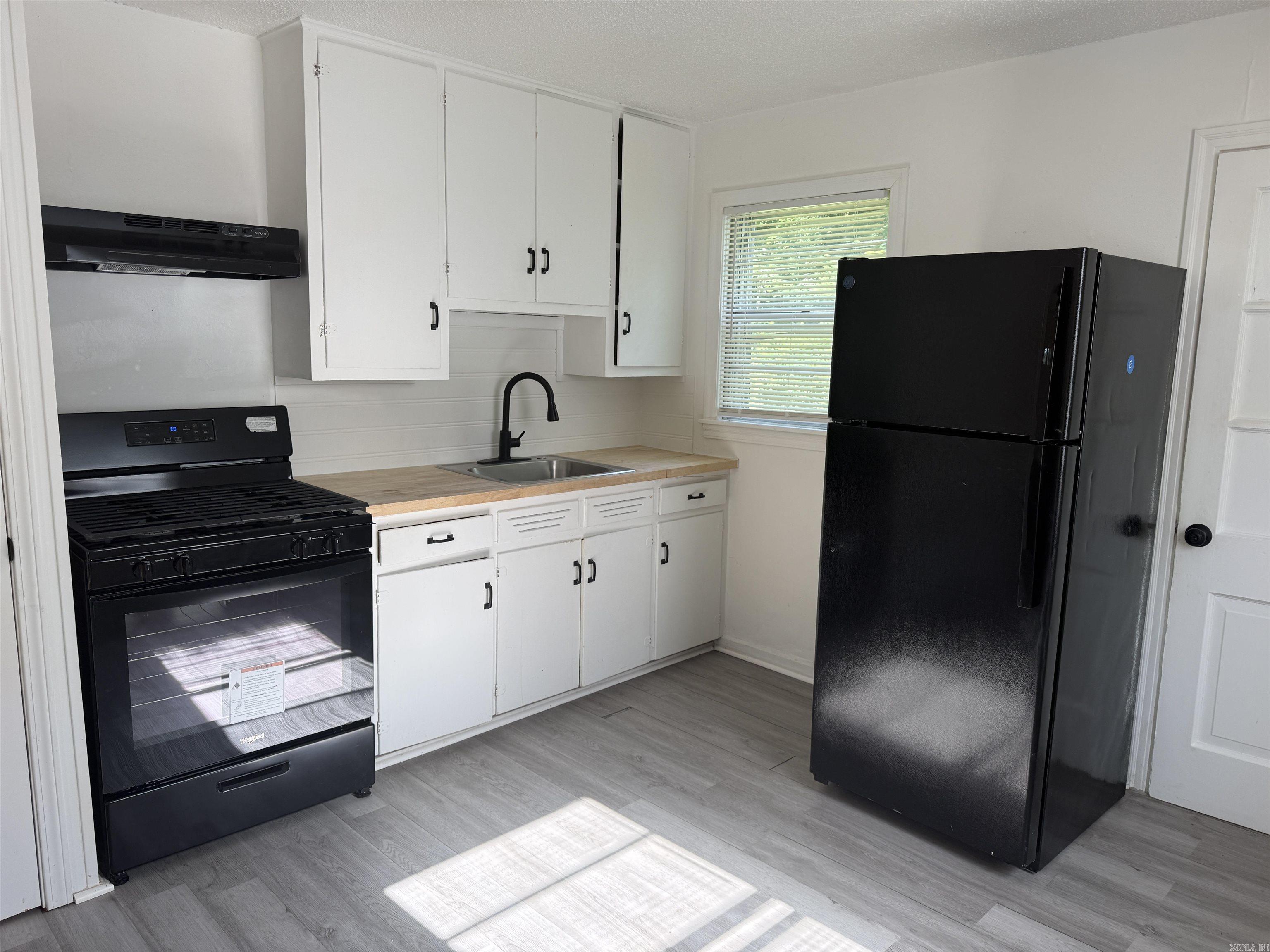 1915 W 18th Street Property Photo 4