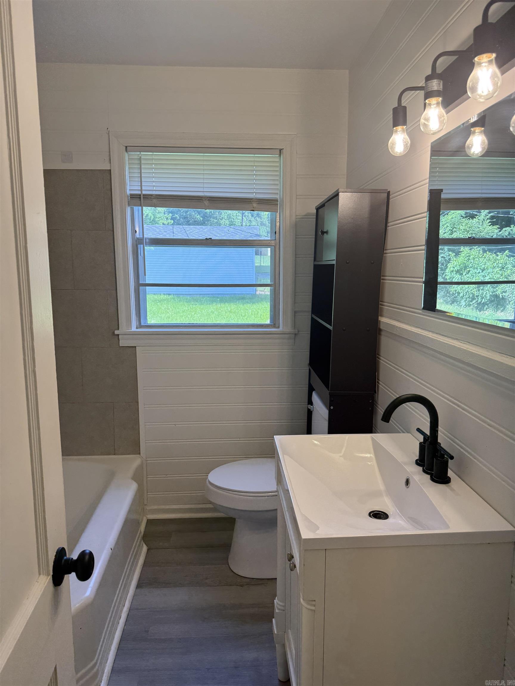 1915 W 18th Street Property Photo 8