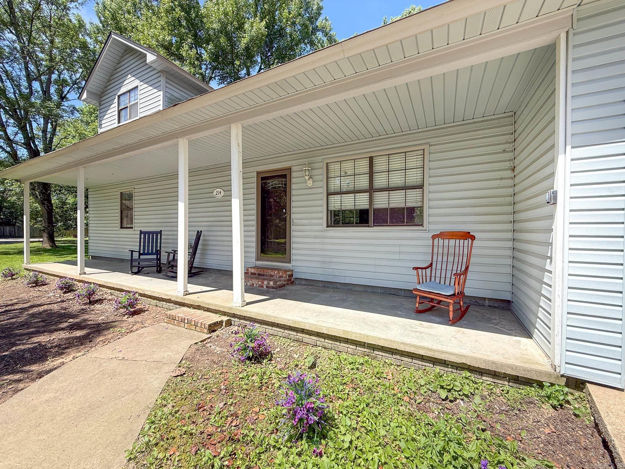 214 Pin Oak Drive Property Photo 3