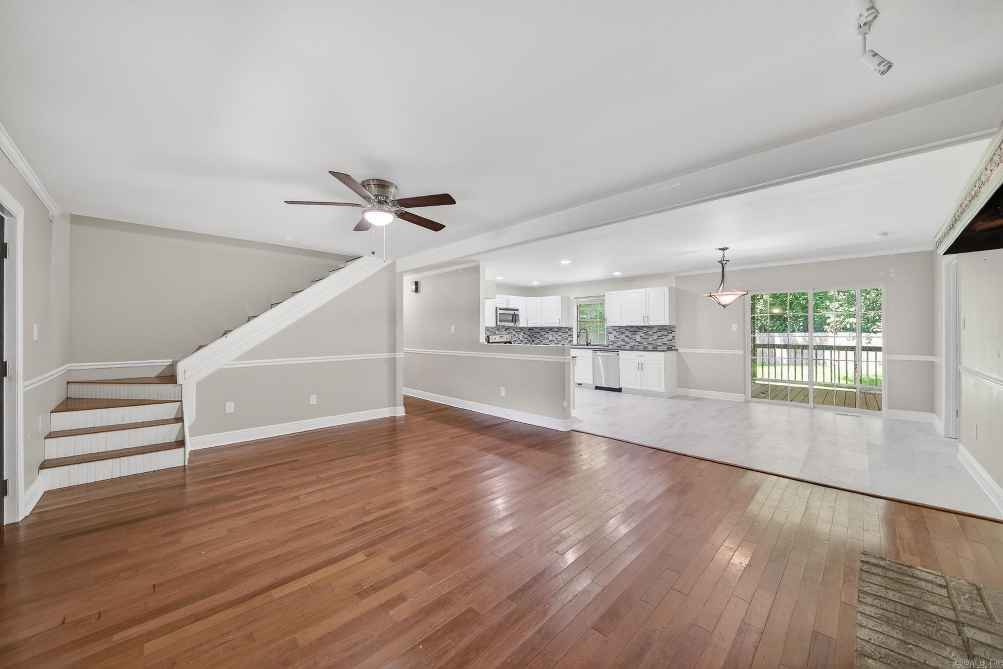 214 Pin Oak Drive Property Photo 9