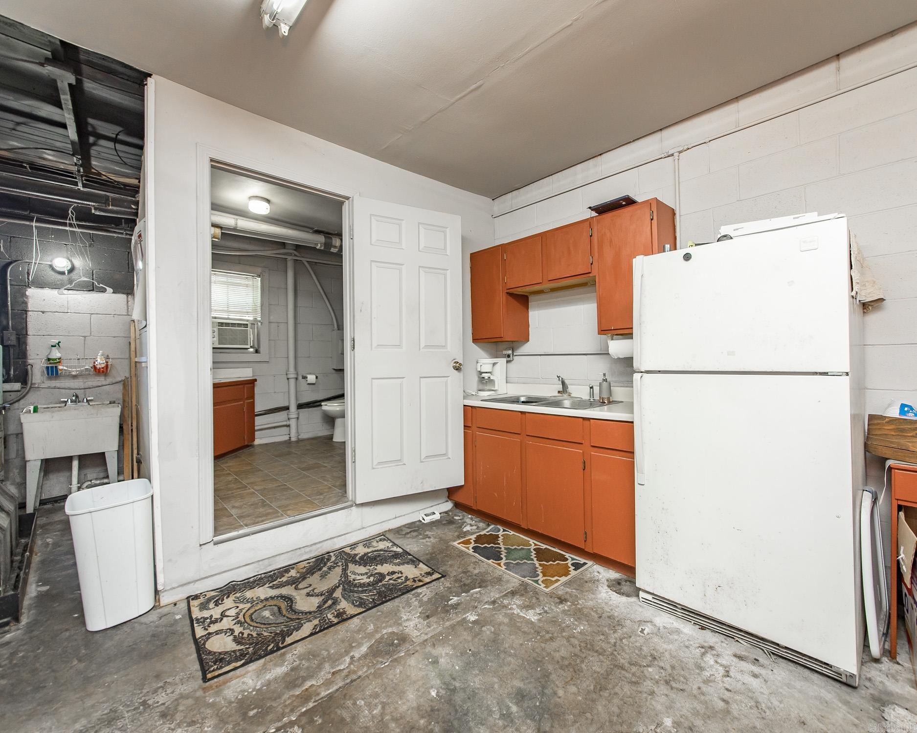 218 E Main Street Property Photo 18