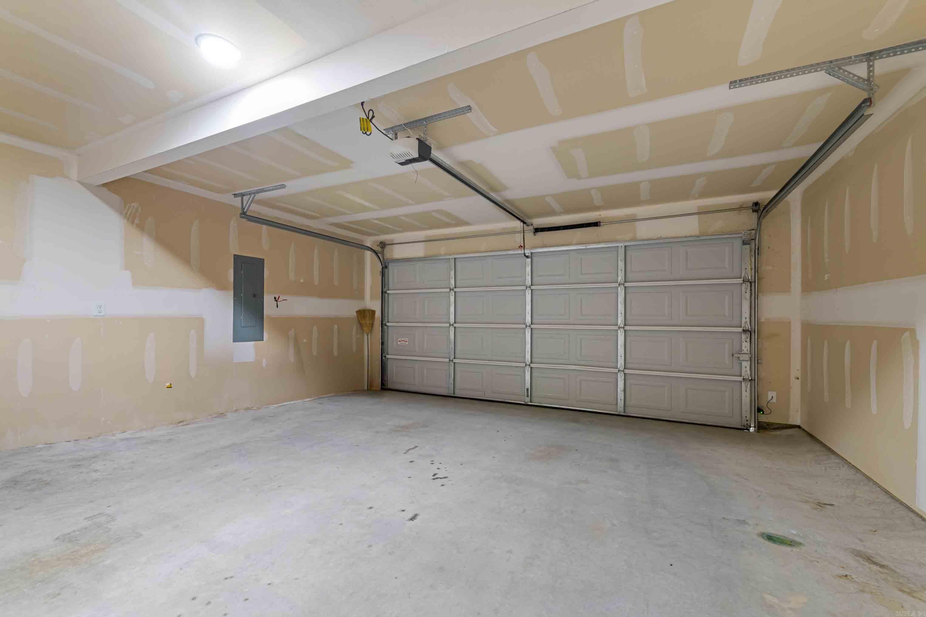 12192 Duck Creek Drive Property Photo 6
