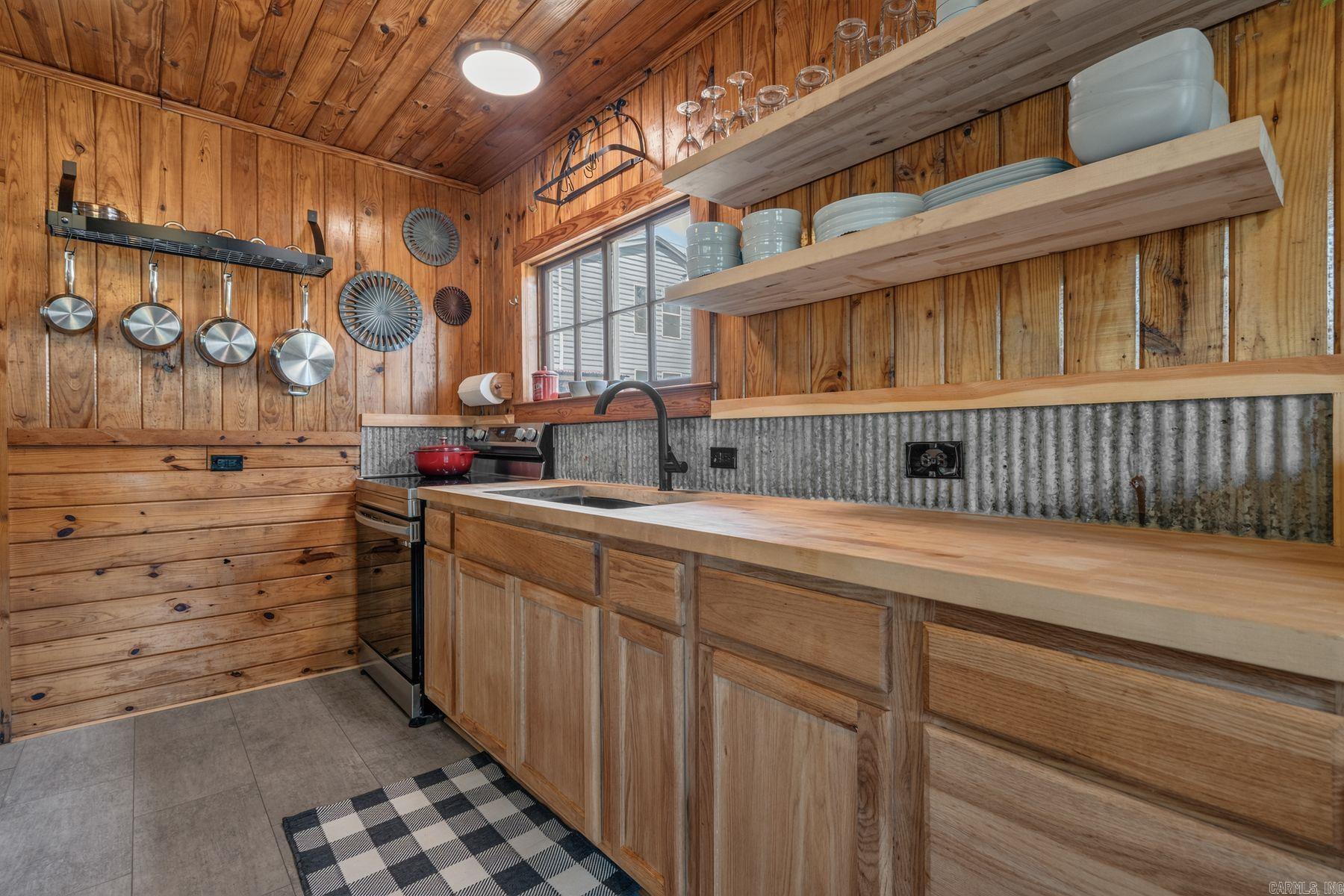386 Arrowpoint Road Property Photo 16