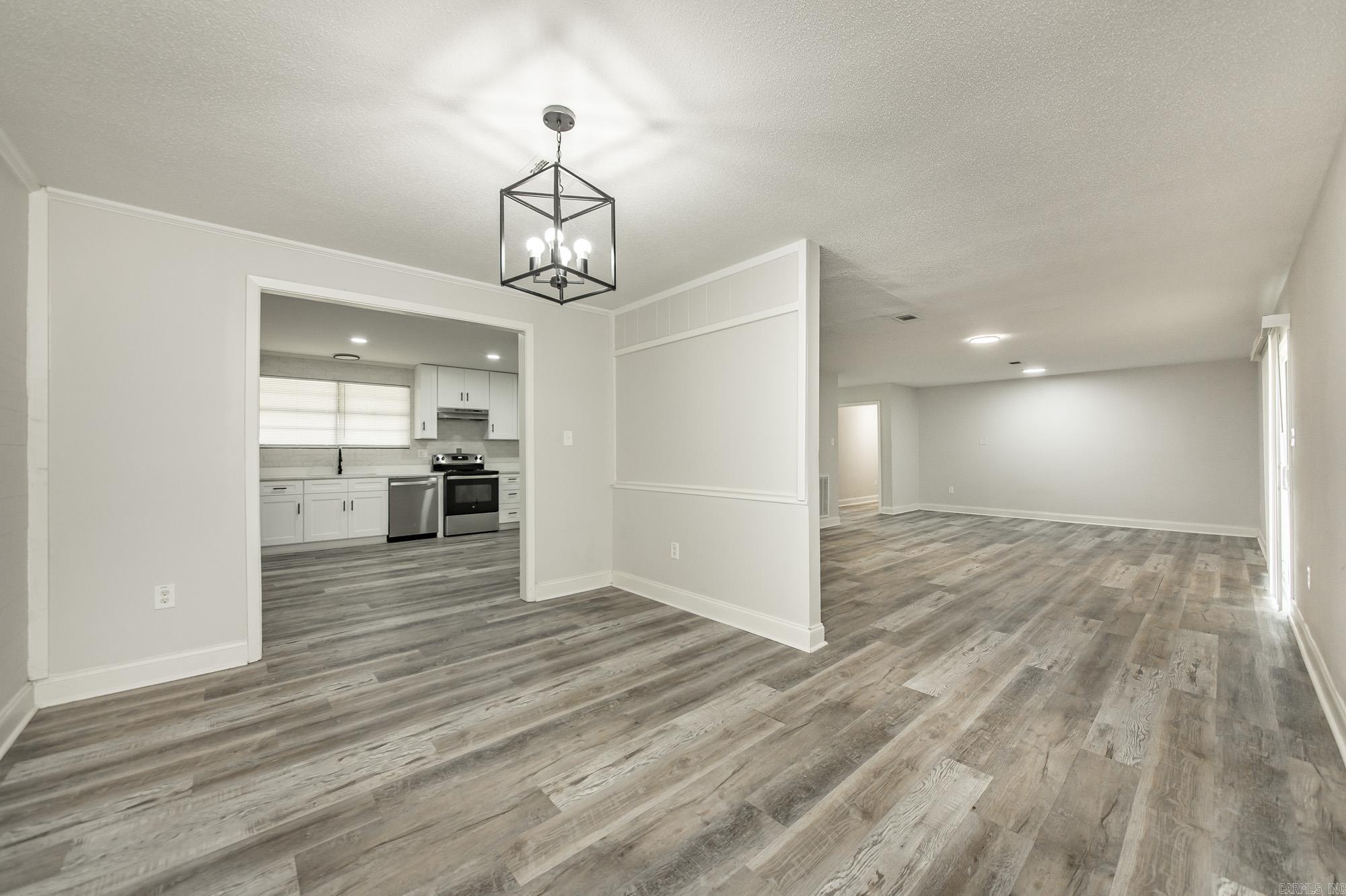 2112 Lancelot Lane Property Photo 4