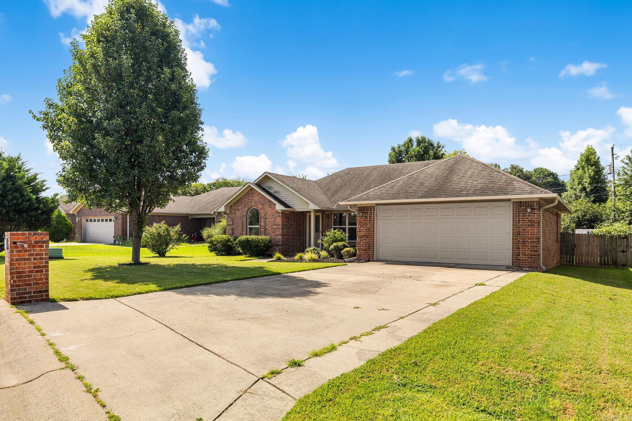 913 Mesquite Trail Property Photo 3