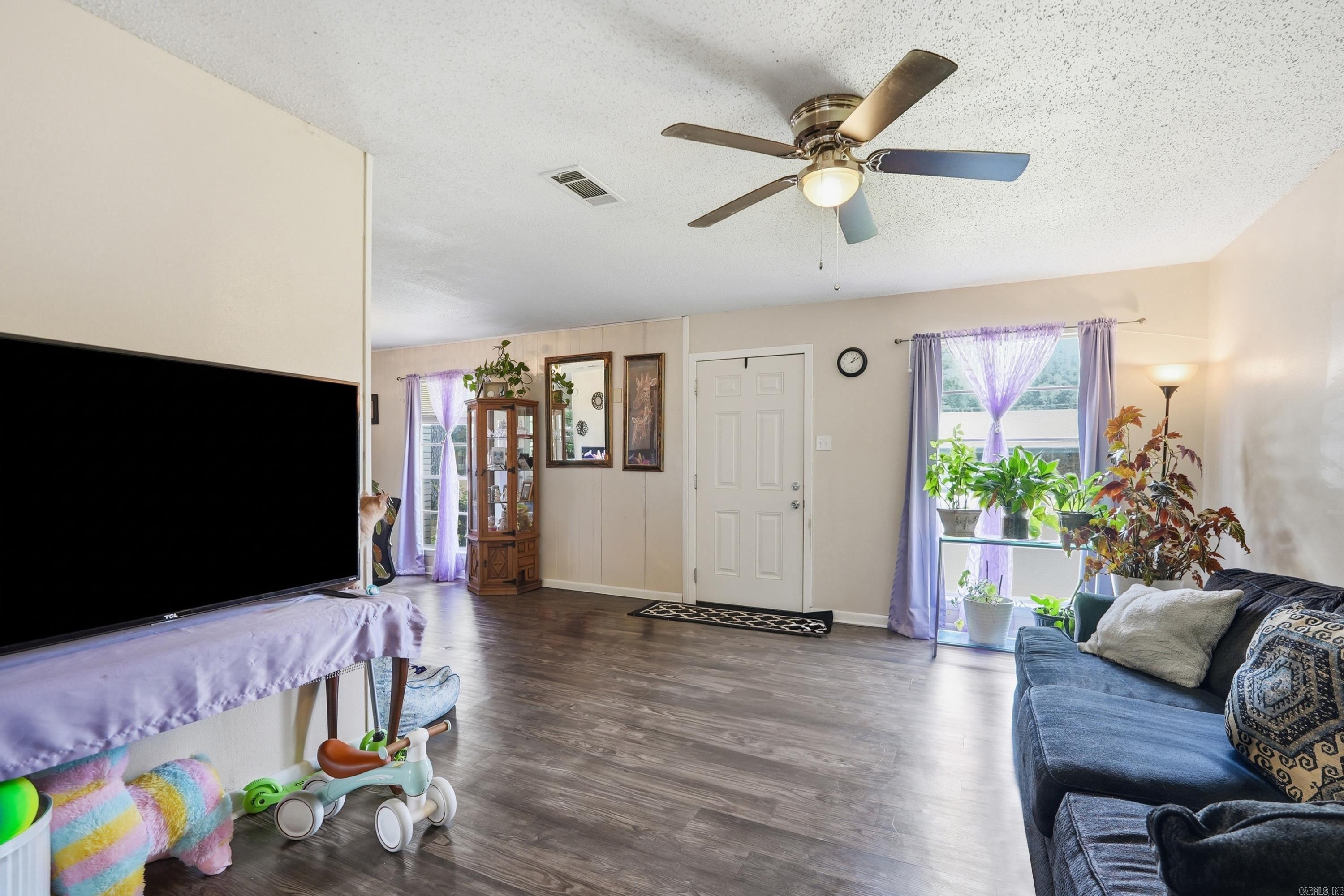 3 E Laramie Drive Property Photo 8