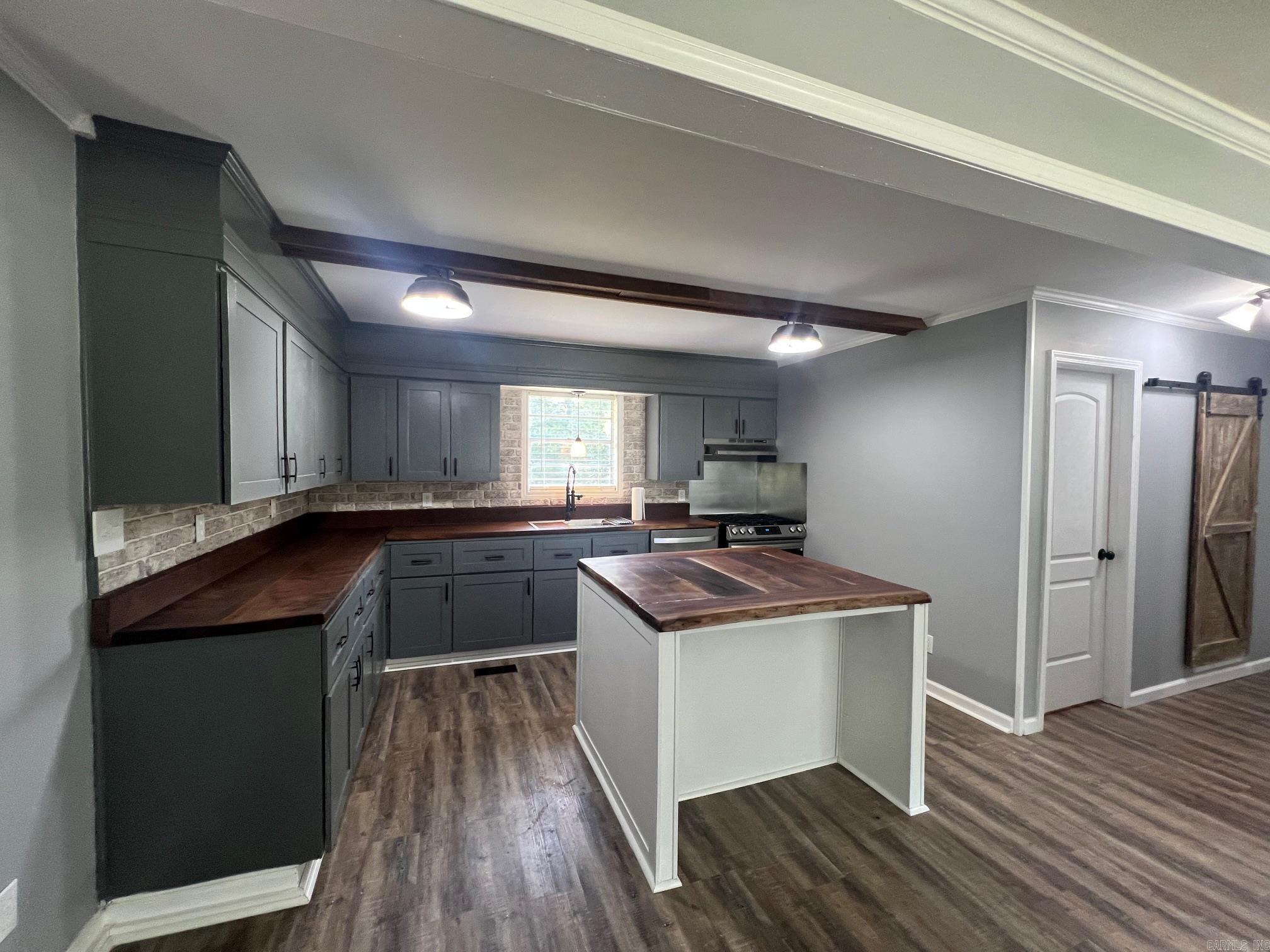 12702 Arch Street Property Photo 7