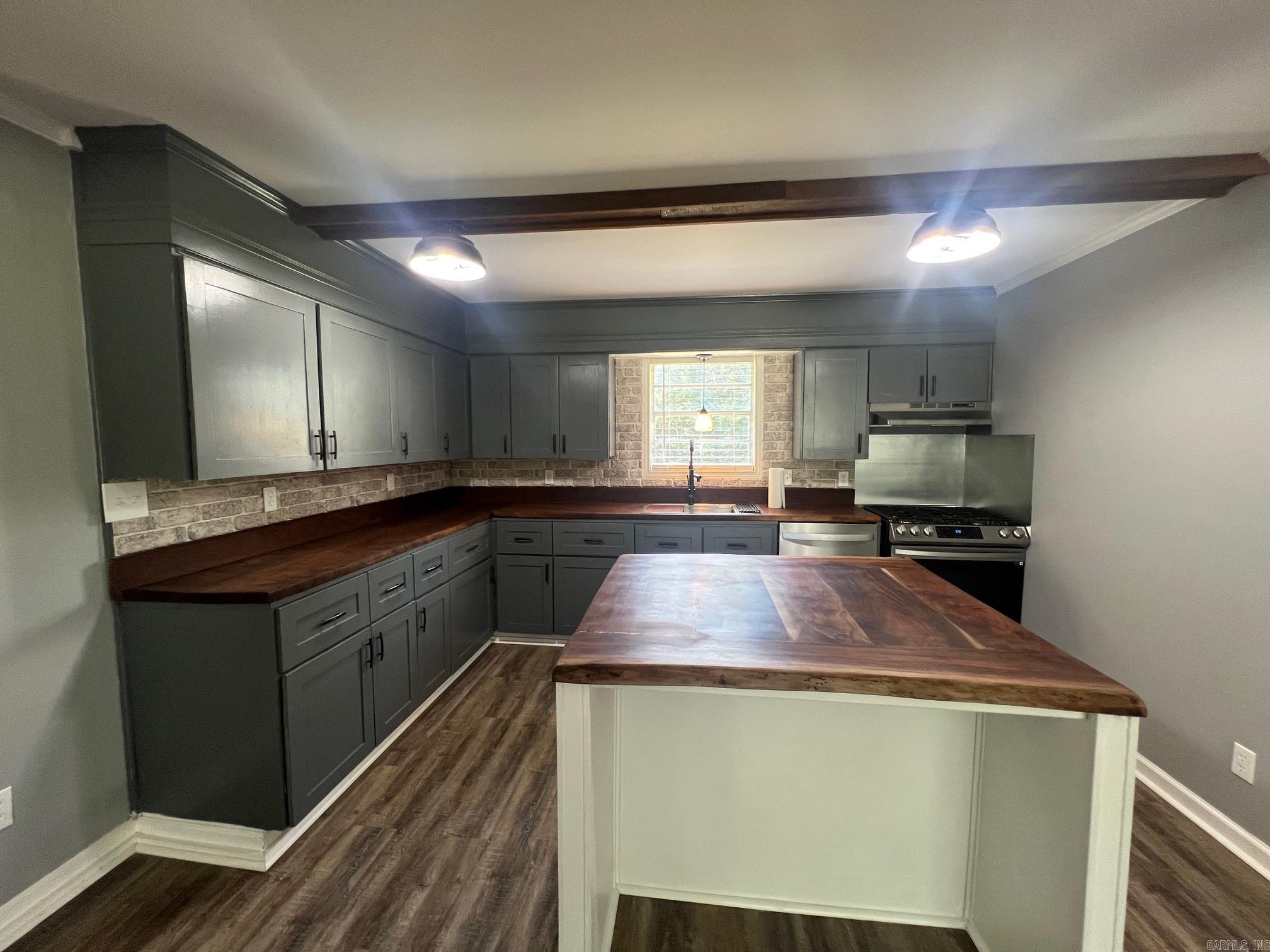 12702 Arch Street Property Photo 8