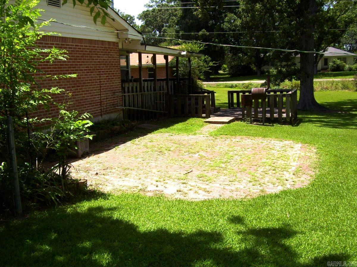 610 Burke St Property Photo 8